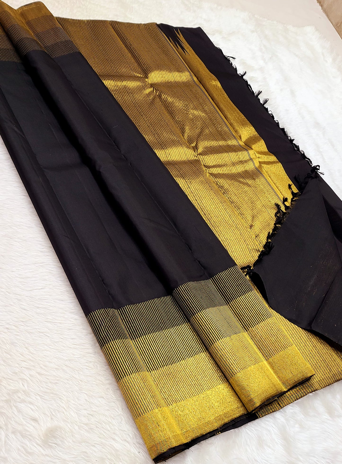 Kanchipuram 100% Pure Handwoven 2G Premium Quality Unique Traditional Border Silk Sarees