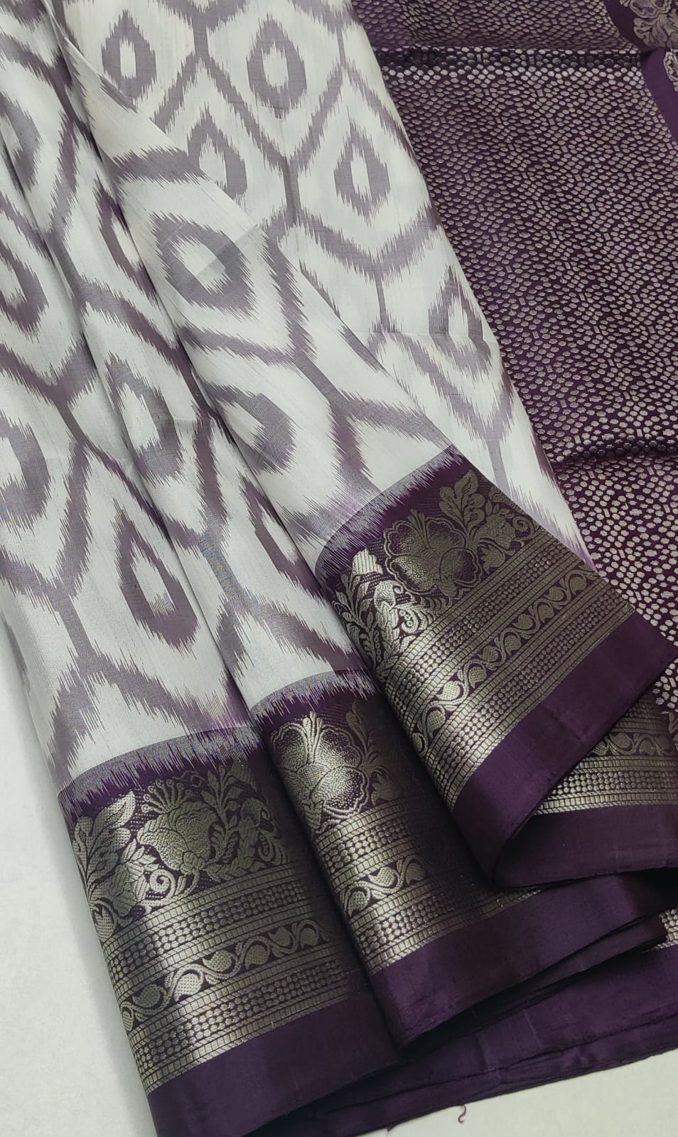 Kattaas Pochampalli Traditional Jacquard border