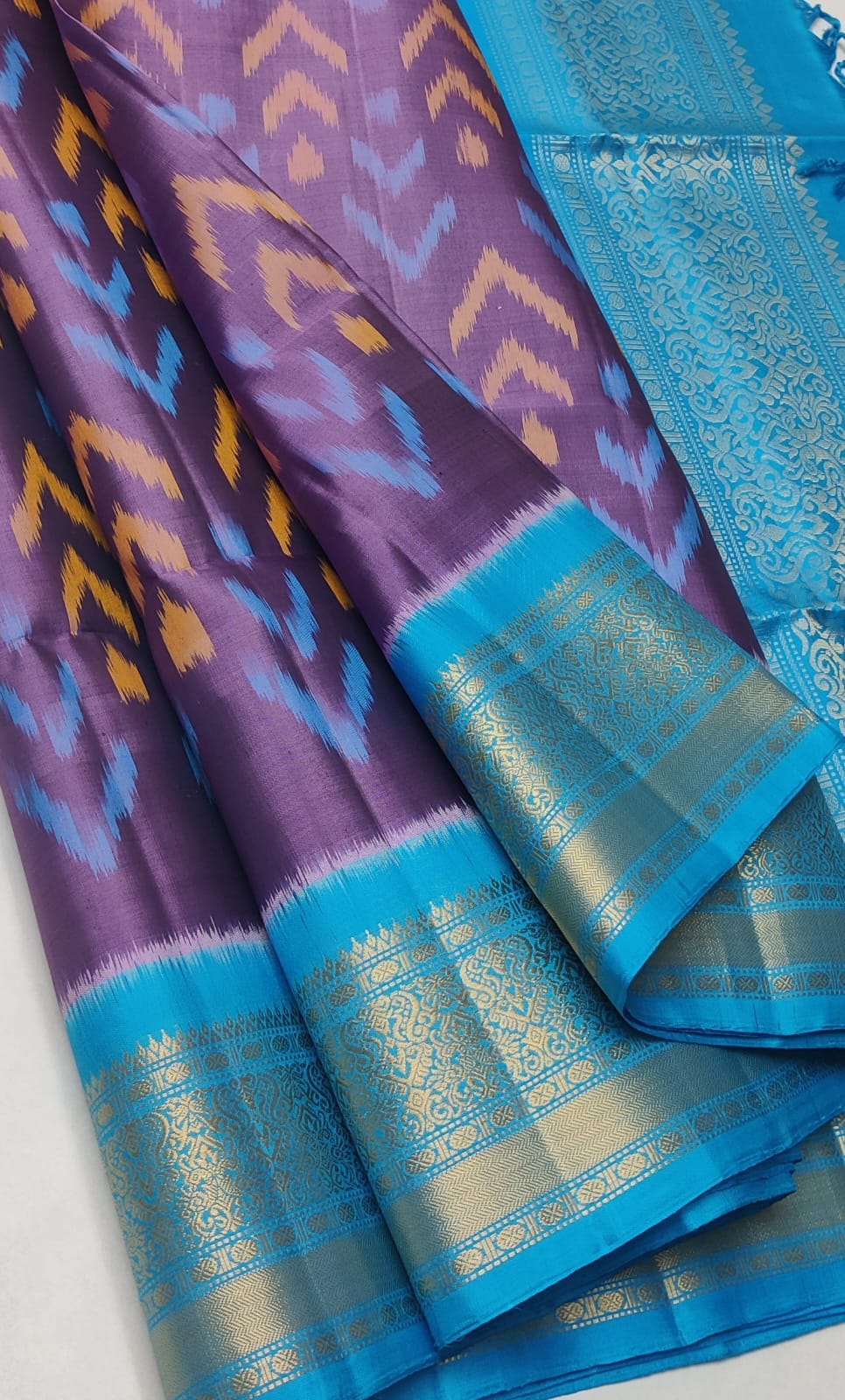 Kattaas Pochampalli Traditional Jacquard border