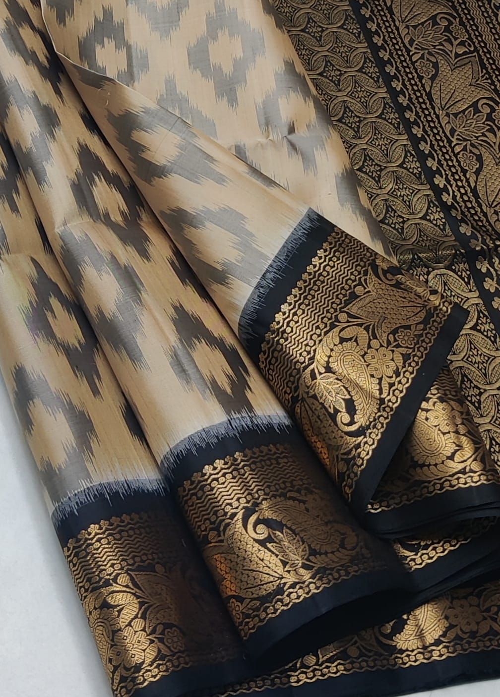 Kattaas Pochampalli Traditional Jacquard border