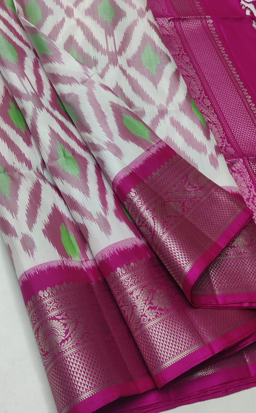 Kattaas Pochampalli Traditional Jacquard border