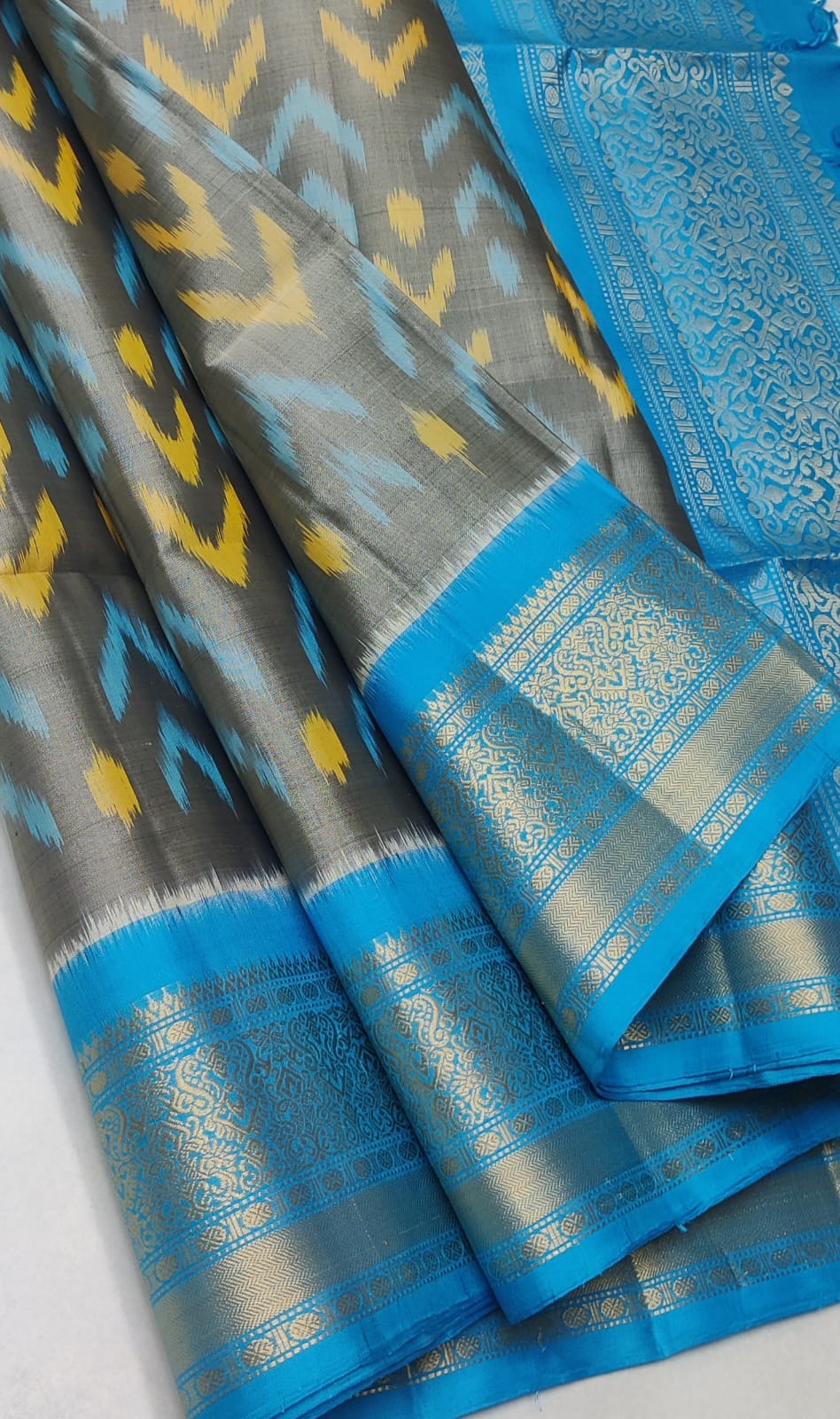 Kattaas Pochampalli Traditional Jacquard border