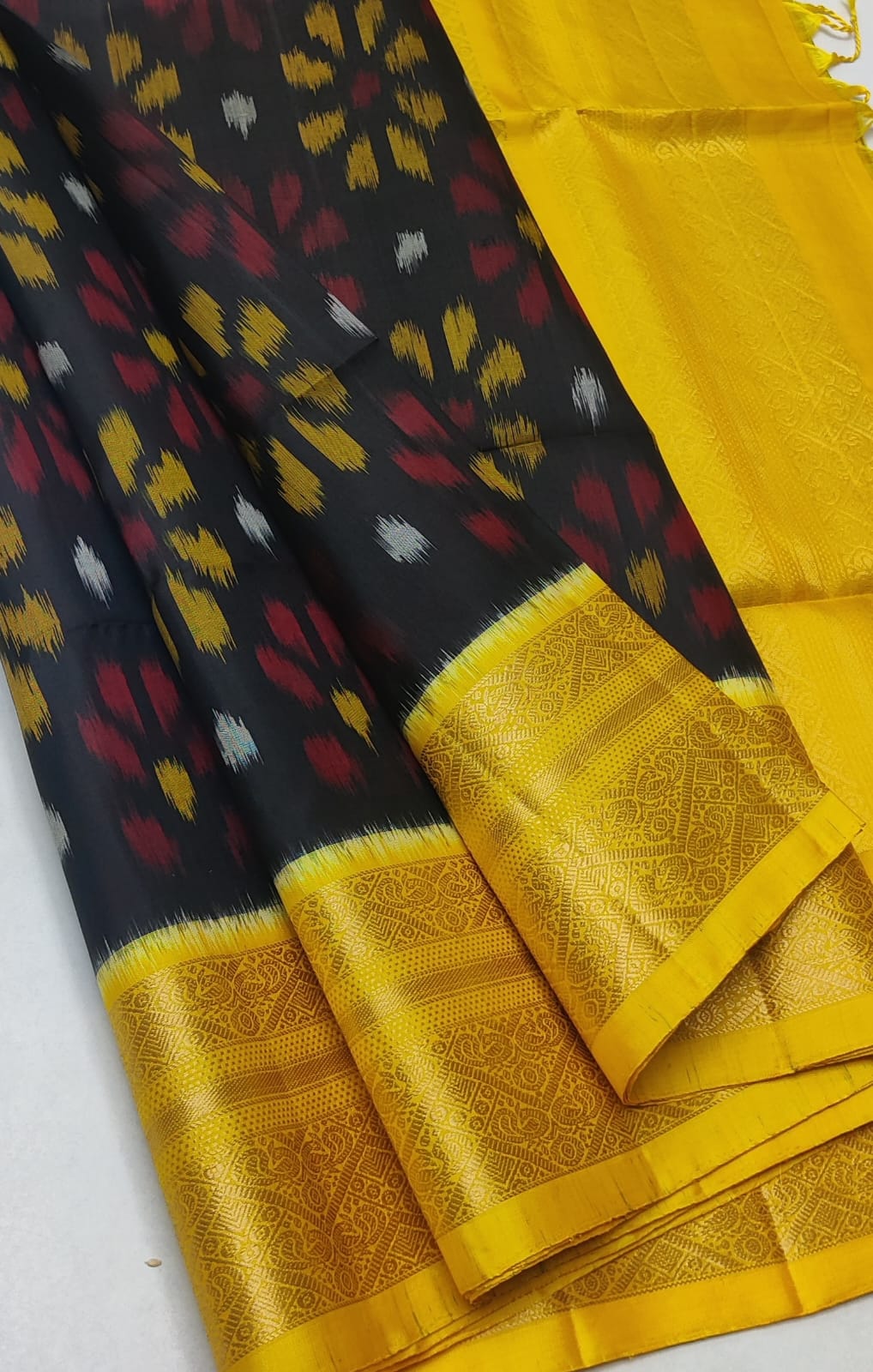 Kattaas Pochampalli Traditional Jacquard border