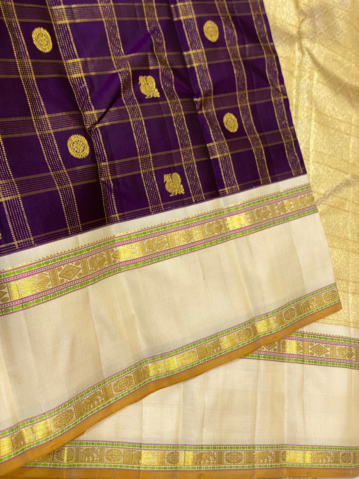 Kattaas 2g zari contrast double border vaira oosi check butta