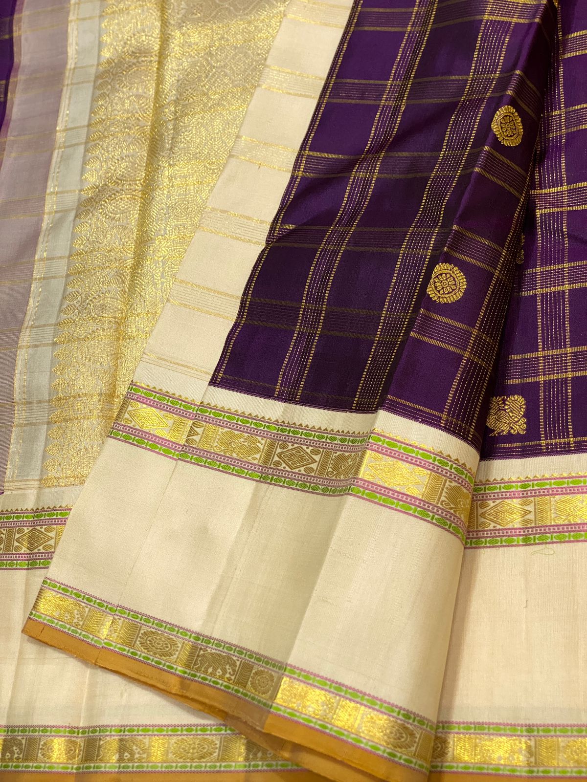 Kattaas 2g zari contrast double border vaira oosi check butta