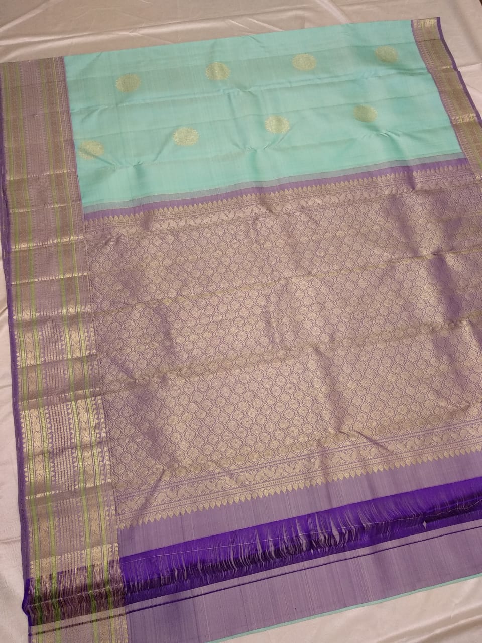Kattaas Classic & Traditional Kanchipuram Handwoven Silk Saree, Beautiful Borders & butta with Grand Pallu.