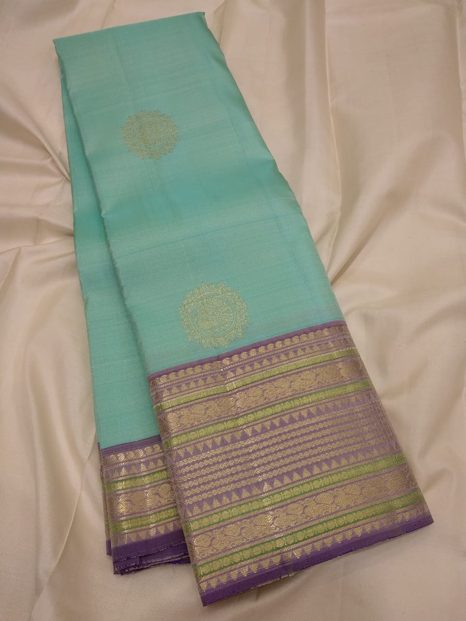 Kattaas Classic & Traditional Kanchipuram Handwoven Silk Saree, Beautiful Borders & butta with Grand Pallu.