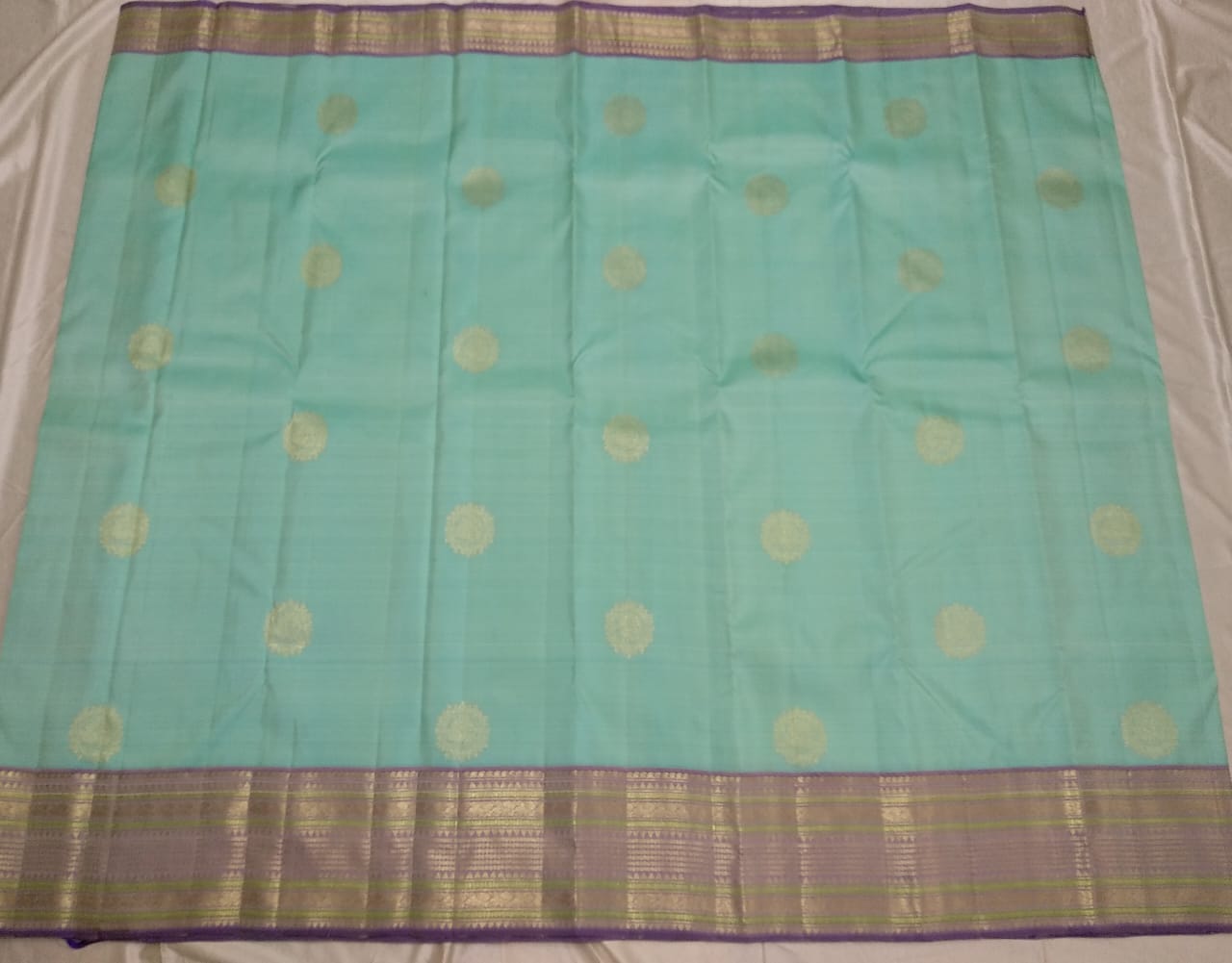 Kattaas Classic & Traditional Kanchipuram Handwoven Silk Saree, Beautiful Borders & butta with Grand Pallu.
