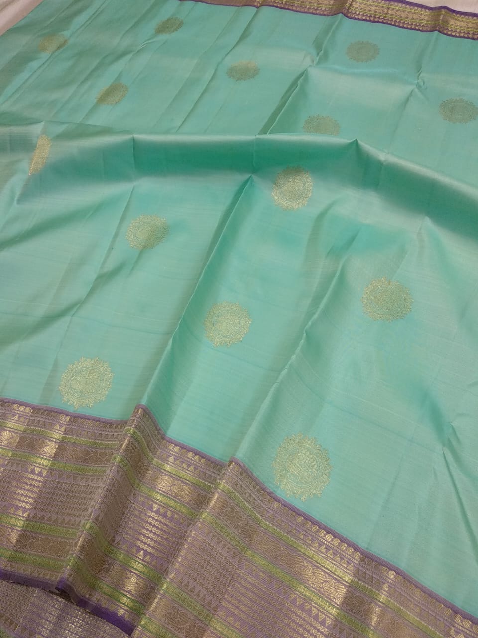 Kattaas Classic & Traditional Kanchipuram Handwoven Silk Saree, Beautiful Borders & butta with Grand Pallu.