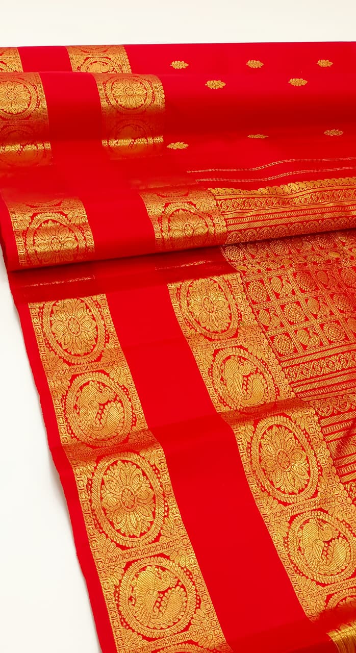 Traditional Kanchipuram Silks in Rettai Pet Borders with Beautiful butties and Rich & Grand Pallu
