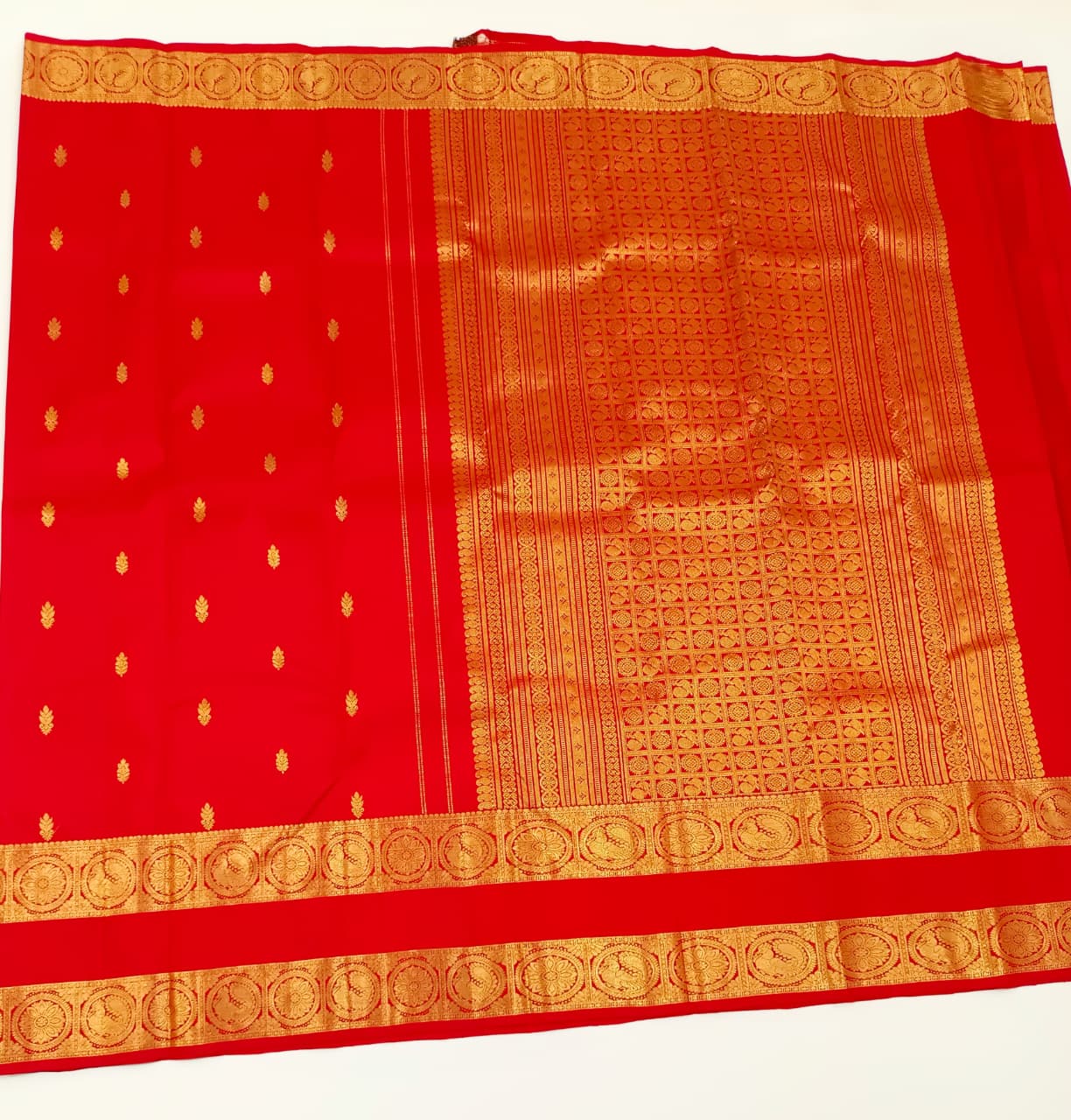 Kattaas Unique collection of Kanjivaram Silks in Classical, Beautiful Butta & Grand Pallu