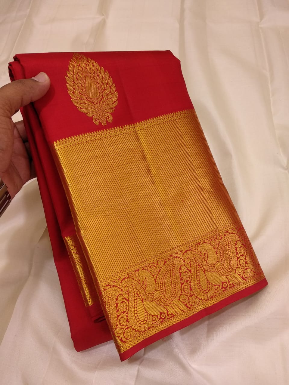 Kattaas Classic & Traditional Kanchipuram Handwoven Silk Saree, Beautiful Borders & butta with Grand Pallu.