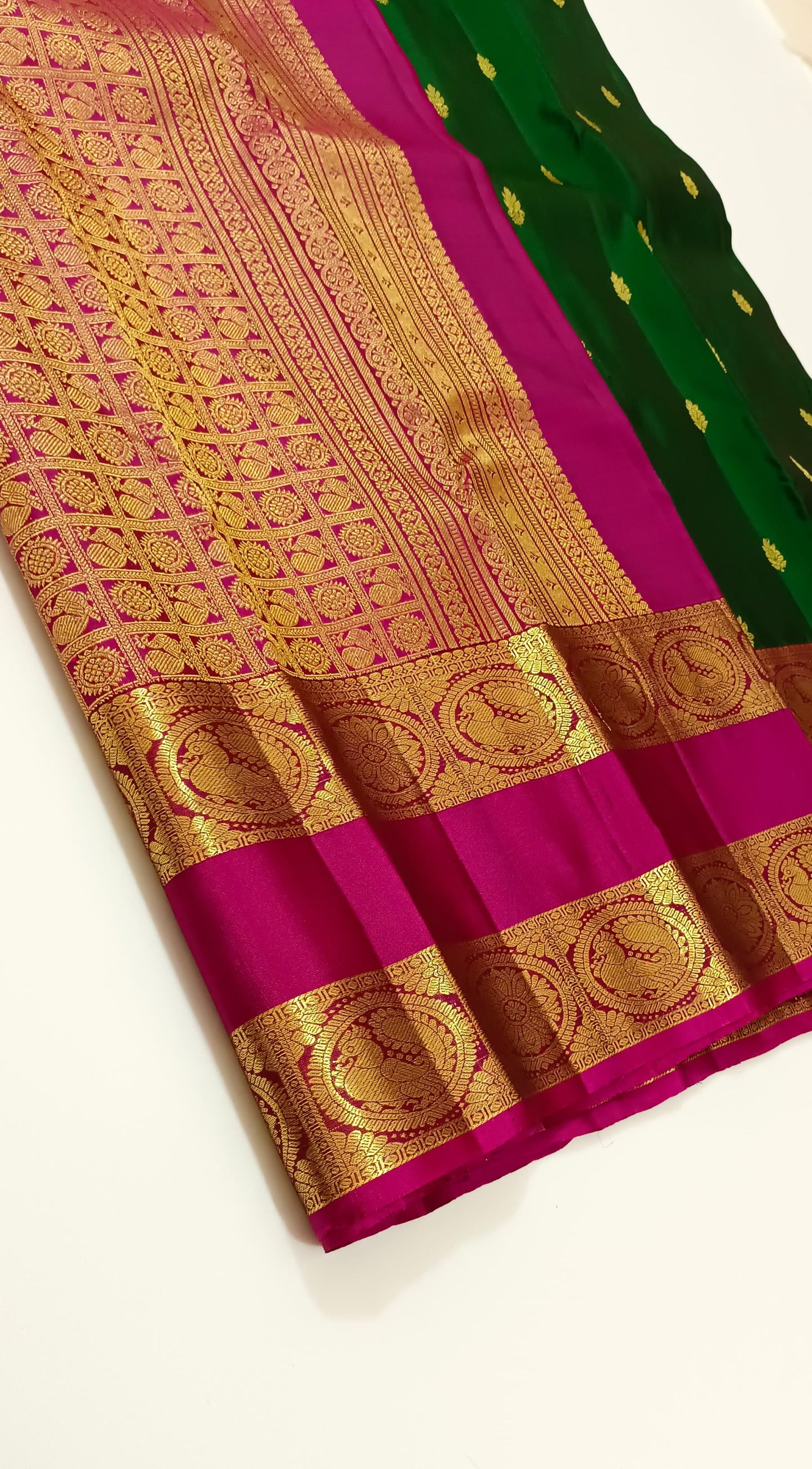 Traditional Kanchipuram Silks in Rettai Pet Borders with Beautiful butties and Rich & Grand Pallu