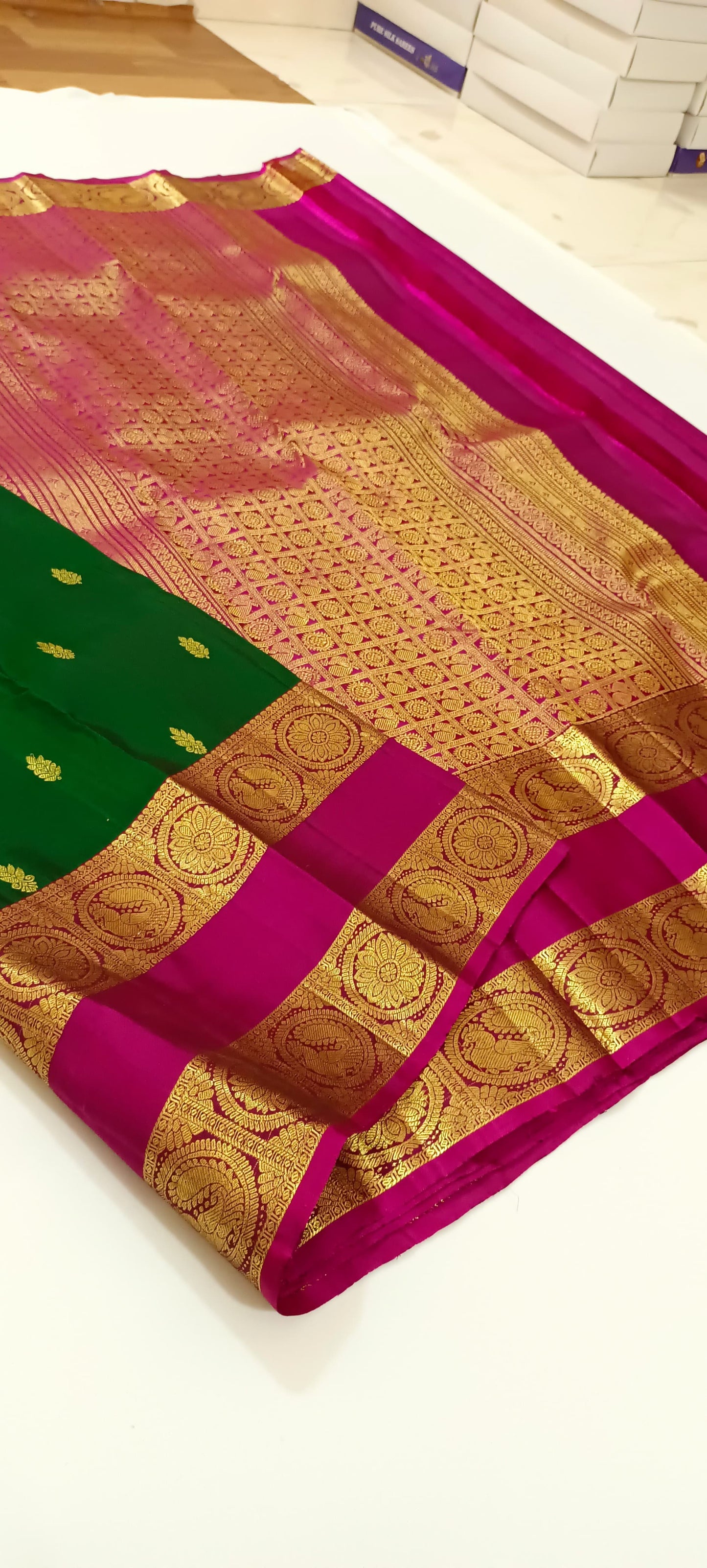 Traditional Kanchipuram Silks in Rettai Pet Borders with Beautiful butties and Rich & Grand Pallu