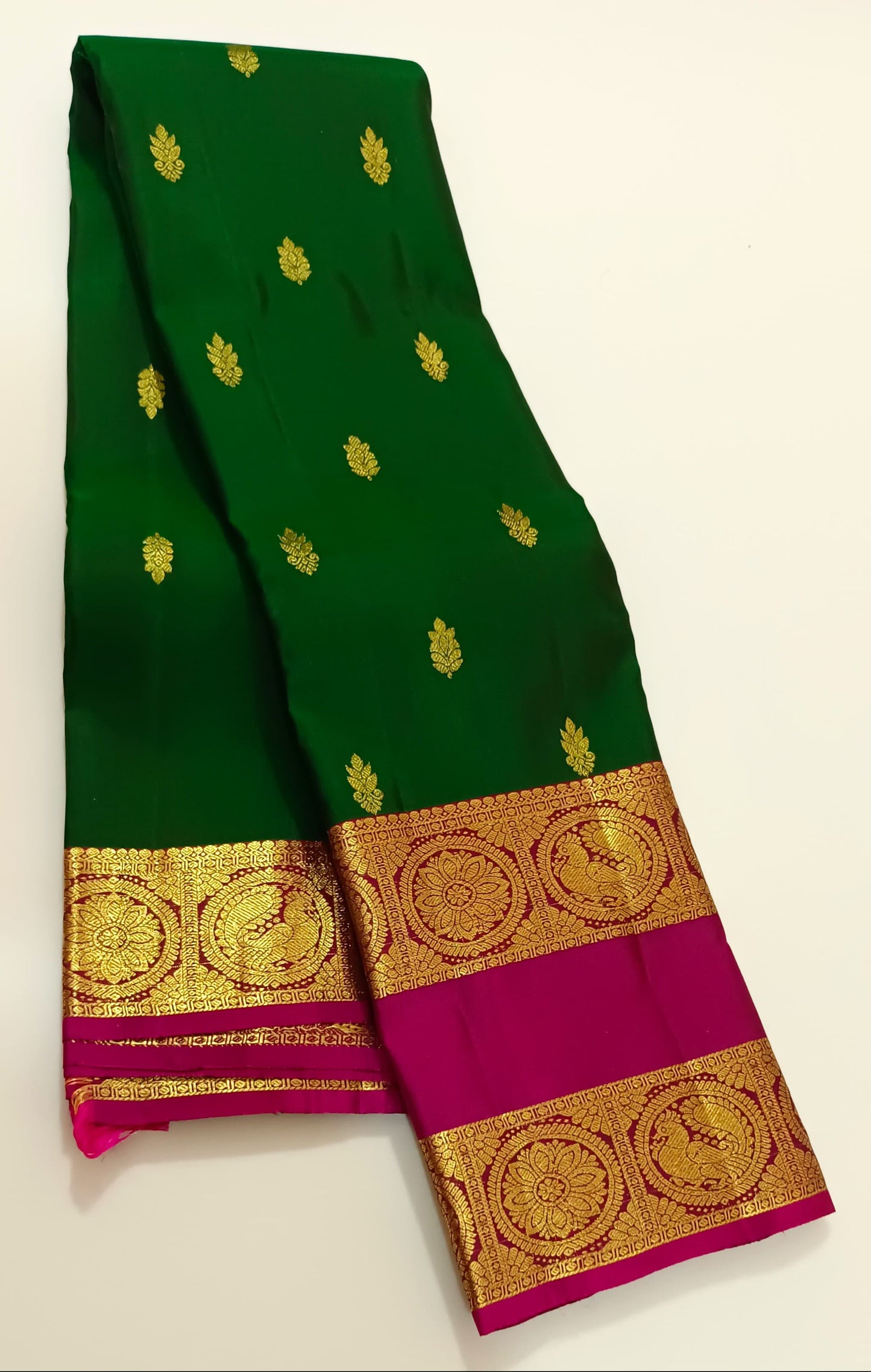 Traditional Kanchipuram Silks in Rettai Pet Borders with Beautiful butties and Rich & Grand Pallu