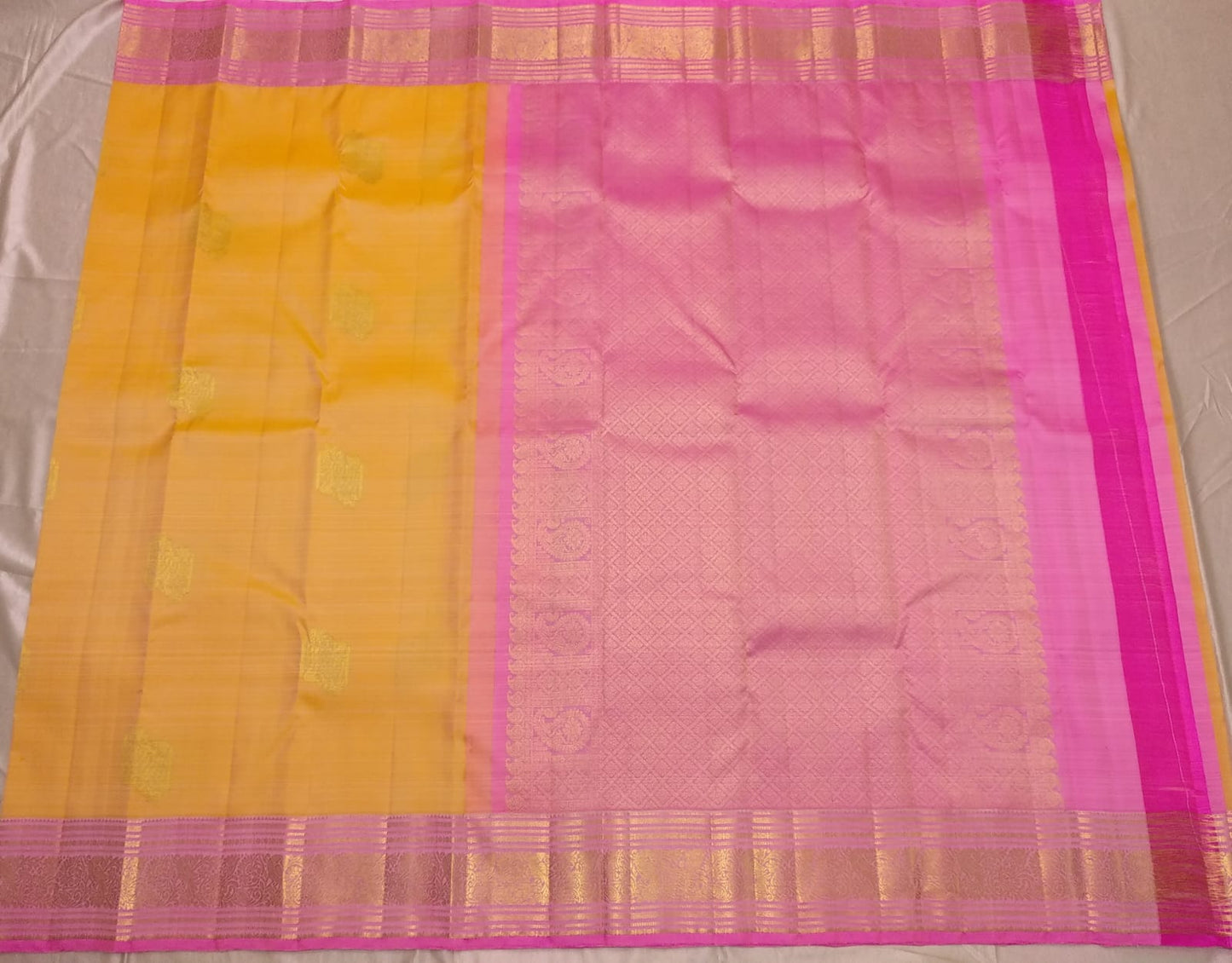 Kanchipuram  Handwoven Silk Saree with Rich Pallu.