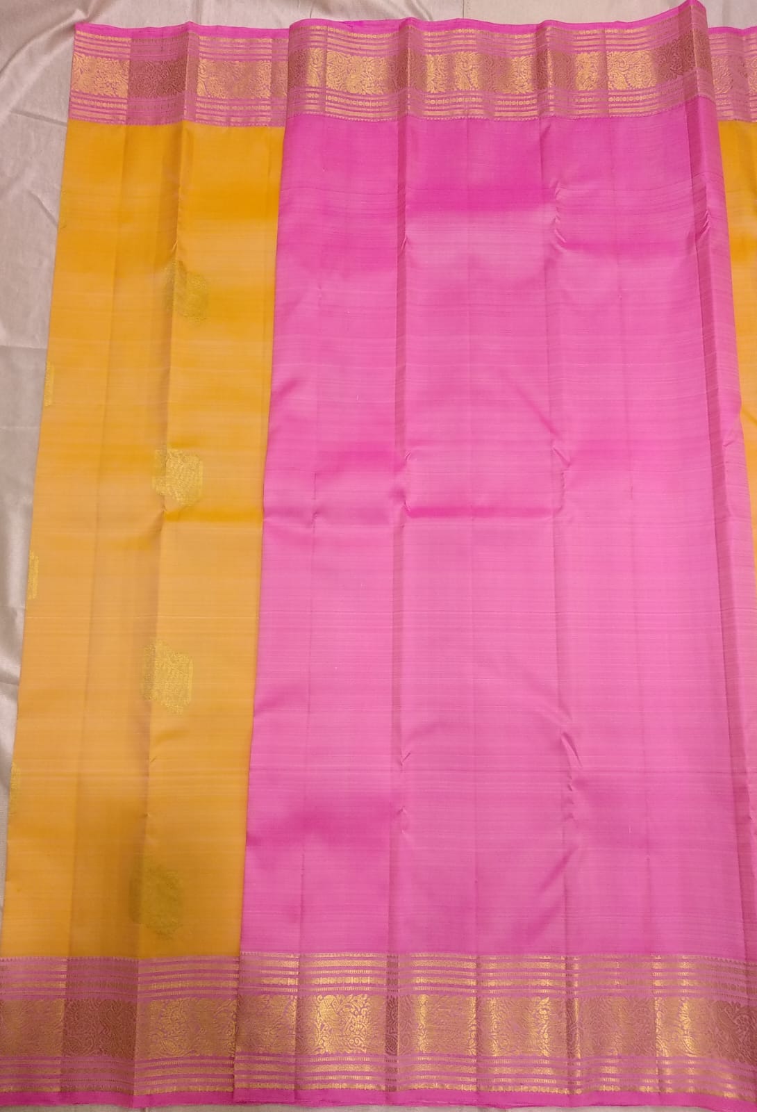 Kanchipuram  Handwoven Silk Saree with Rich Pallu.