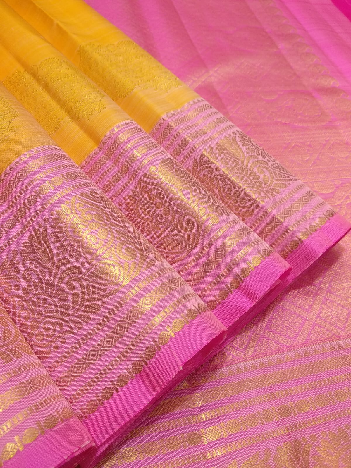 Kanchipuram  Handwoven Silk Saree with Rich Pallu.