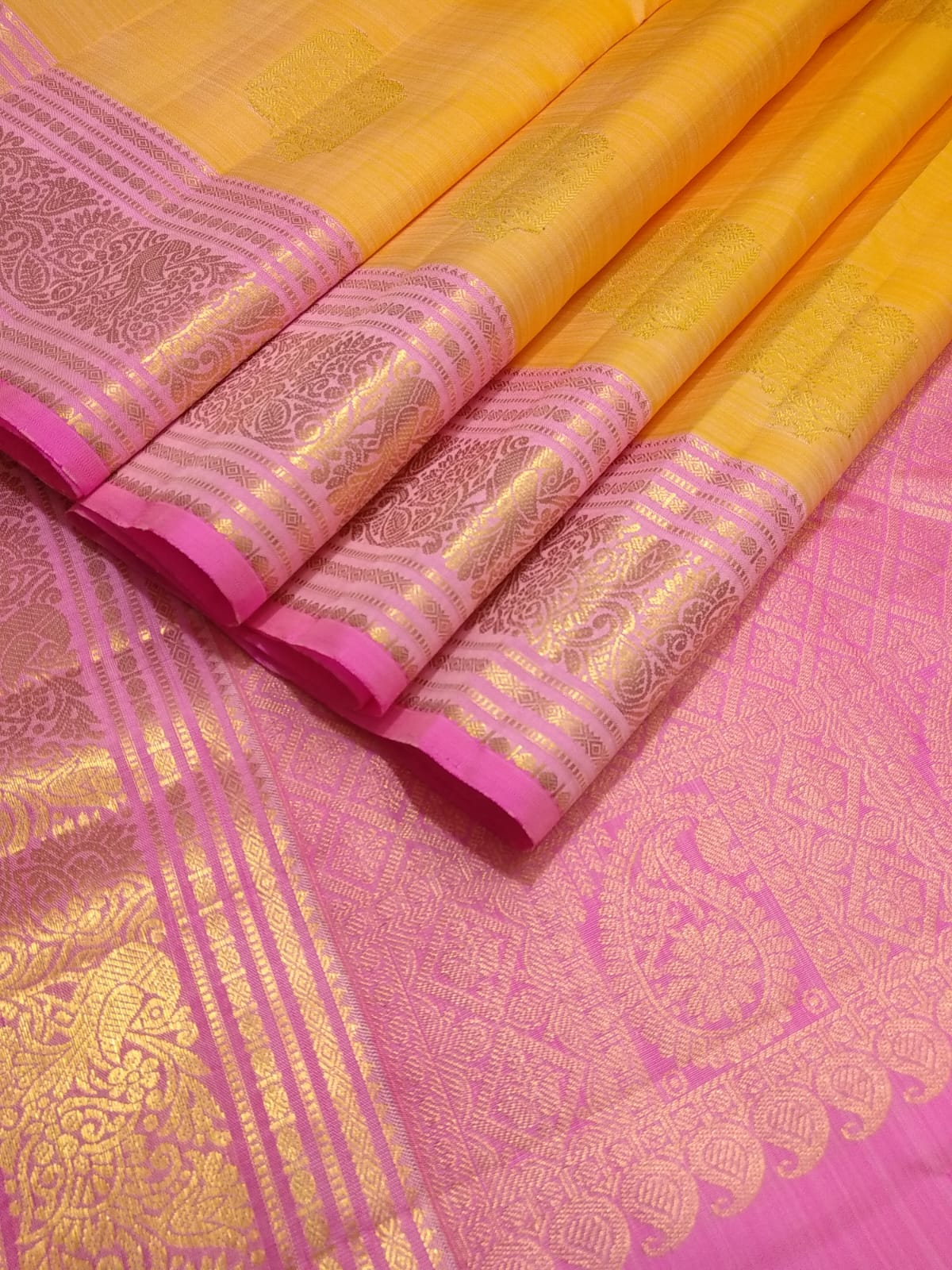 Kanchipuram  Handwoven Silk Saree with Rich Pallu.