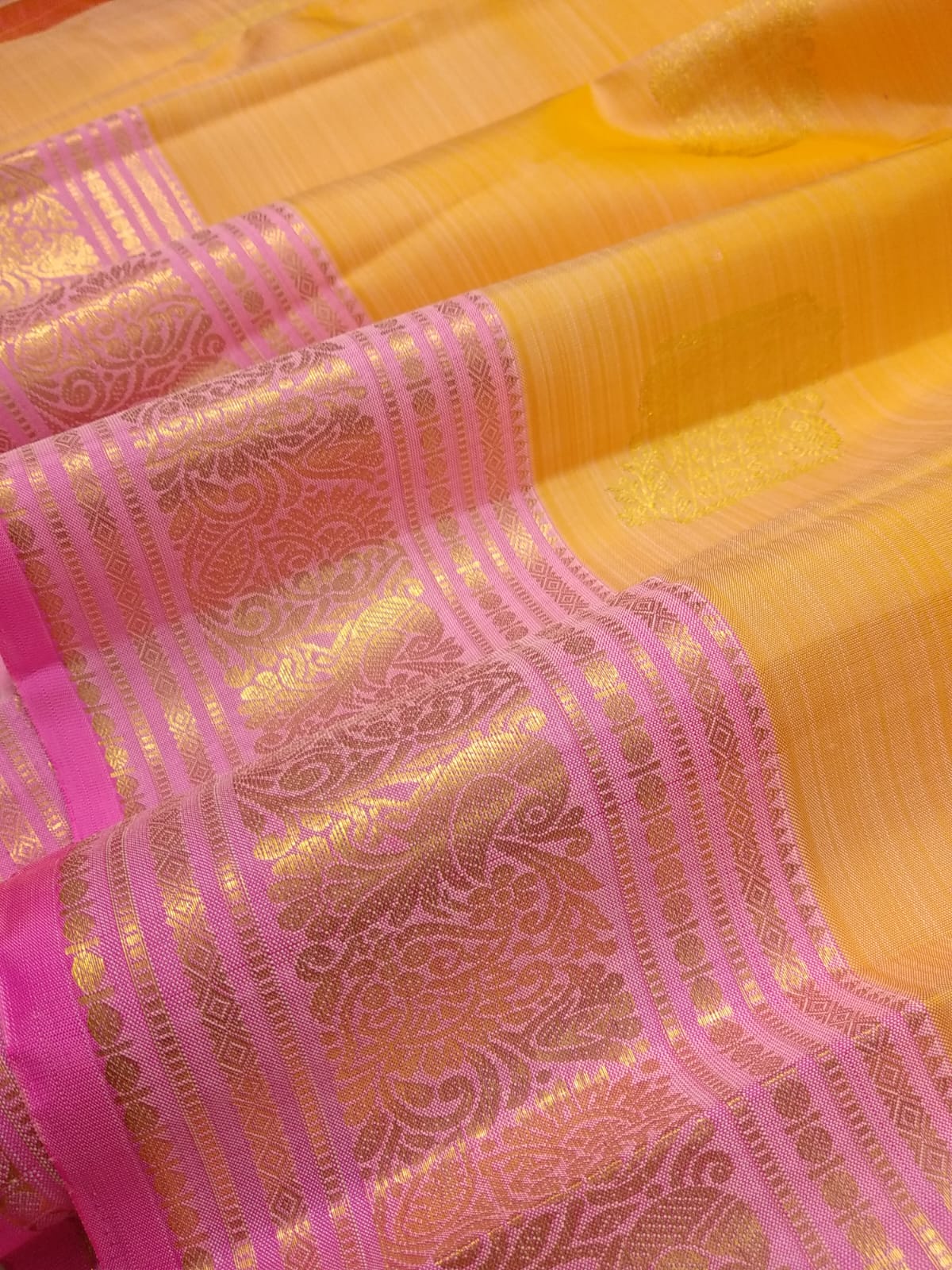 Kanchipuram  Handwoven Silk Saree with Rich Pallu.
