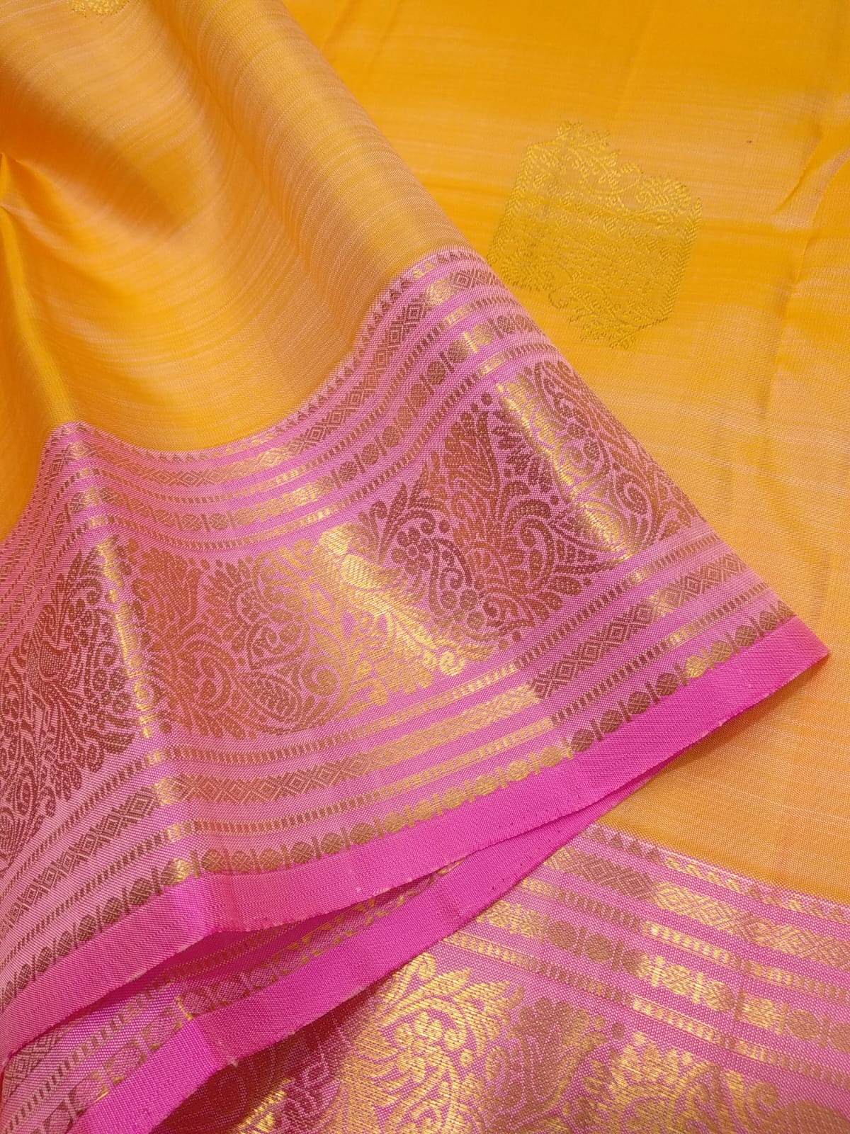 Kanchipuram  Handwoven Silk Saree with Rich Pallu.