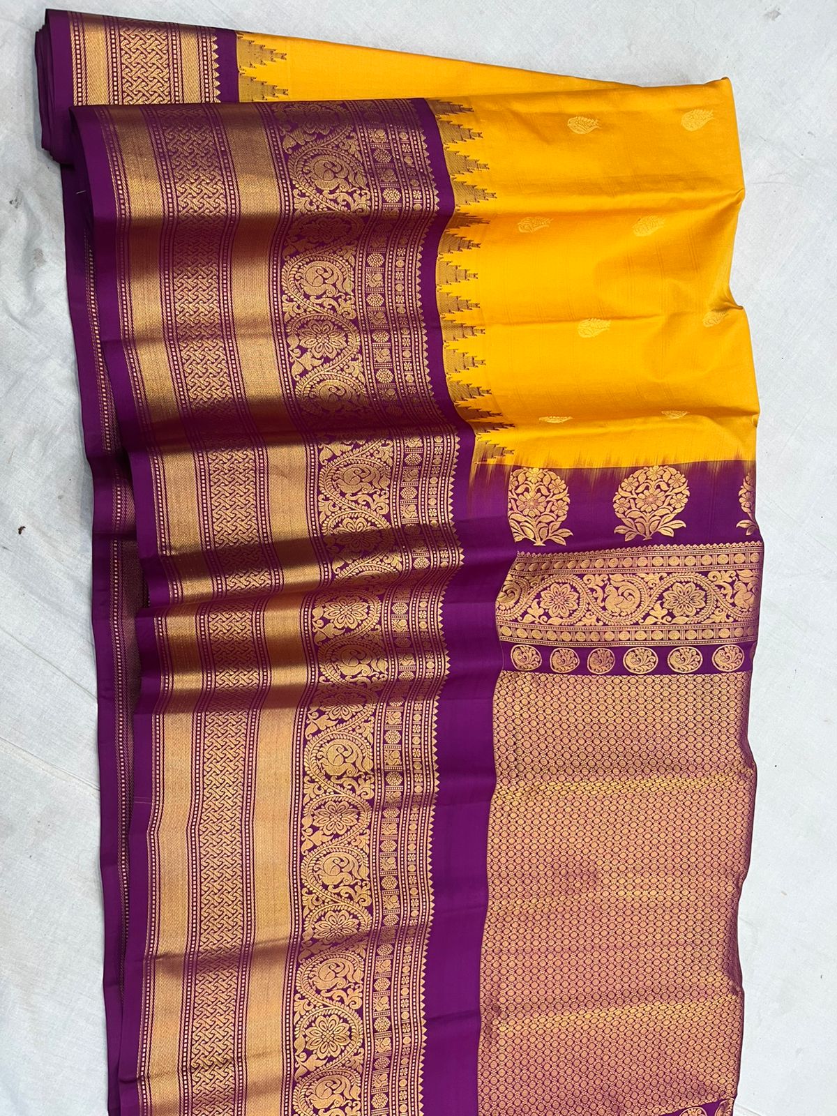 Exclusive Gadwal big border pattu saree