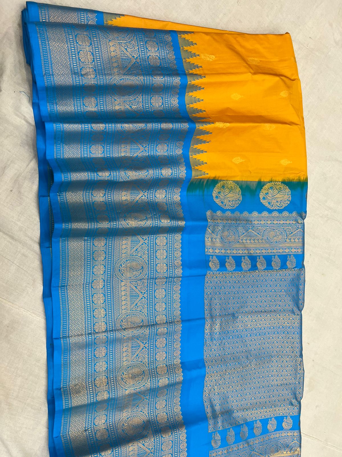 Exclusive Gadwal big border pattu saree