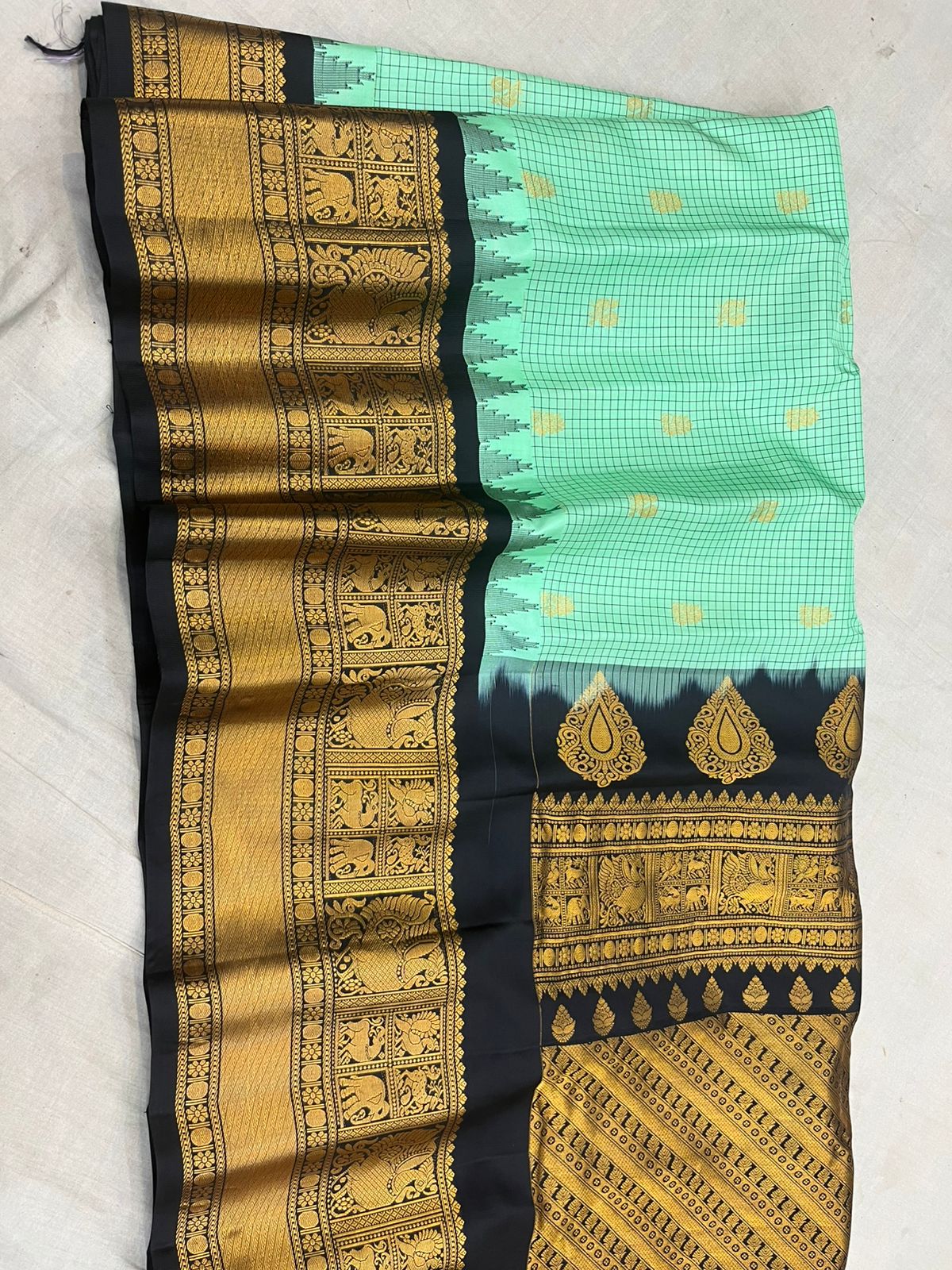 Exclusive Gadwal big border pattu saree