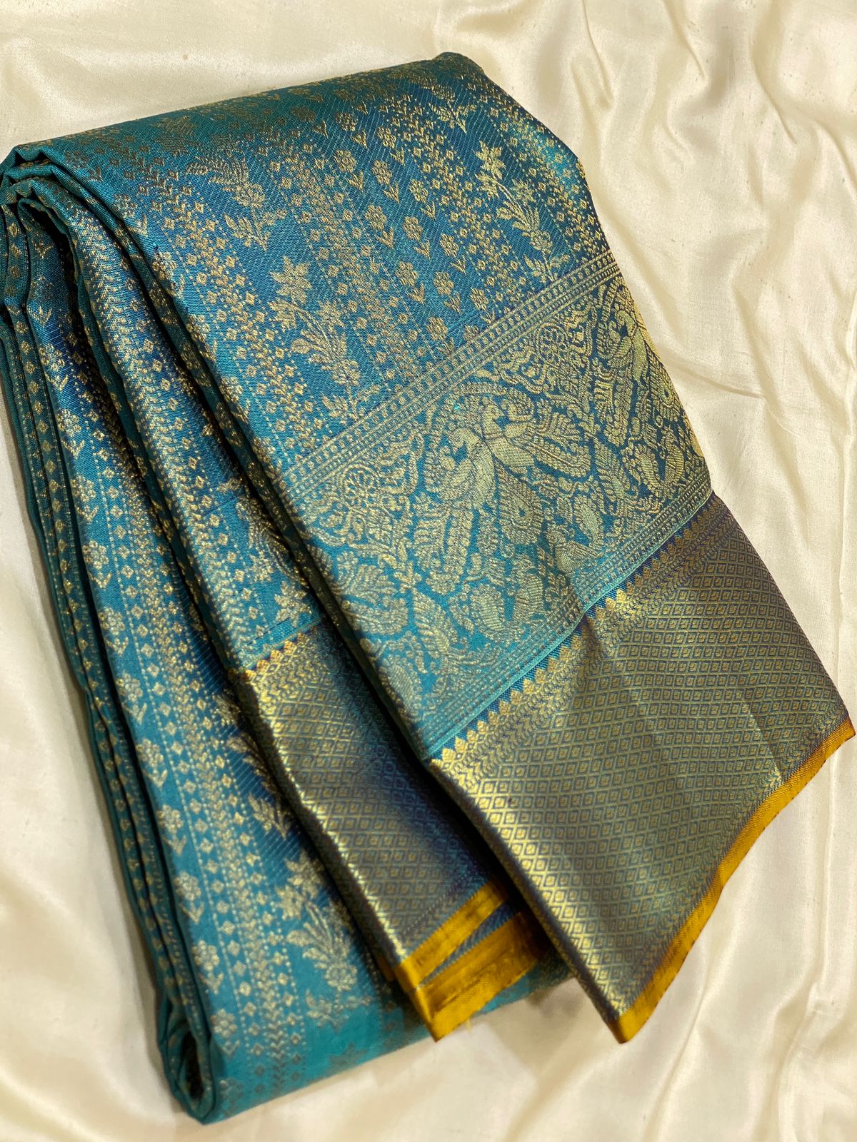 zari sket border zari brocade with contrast design blouse