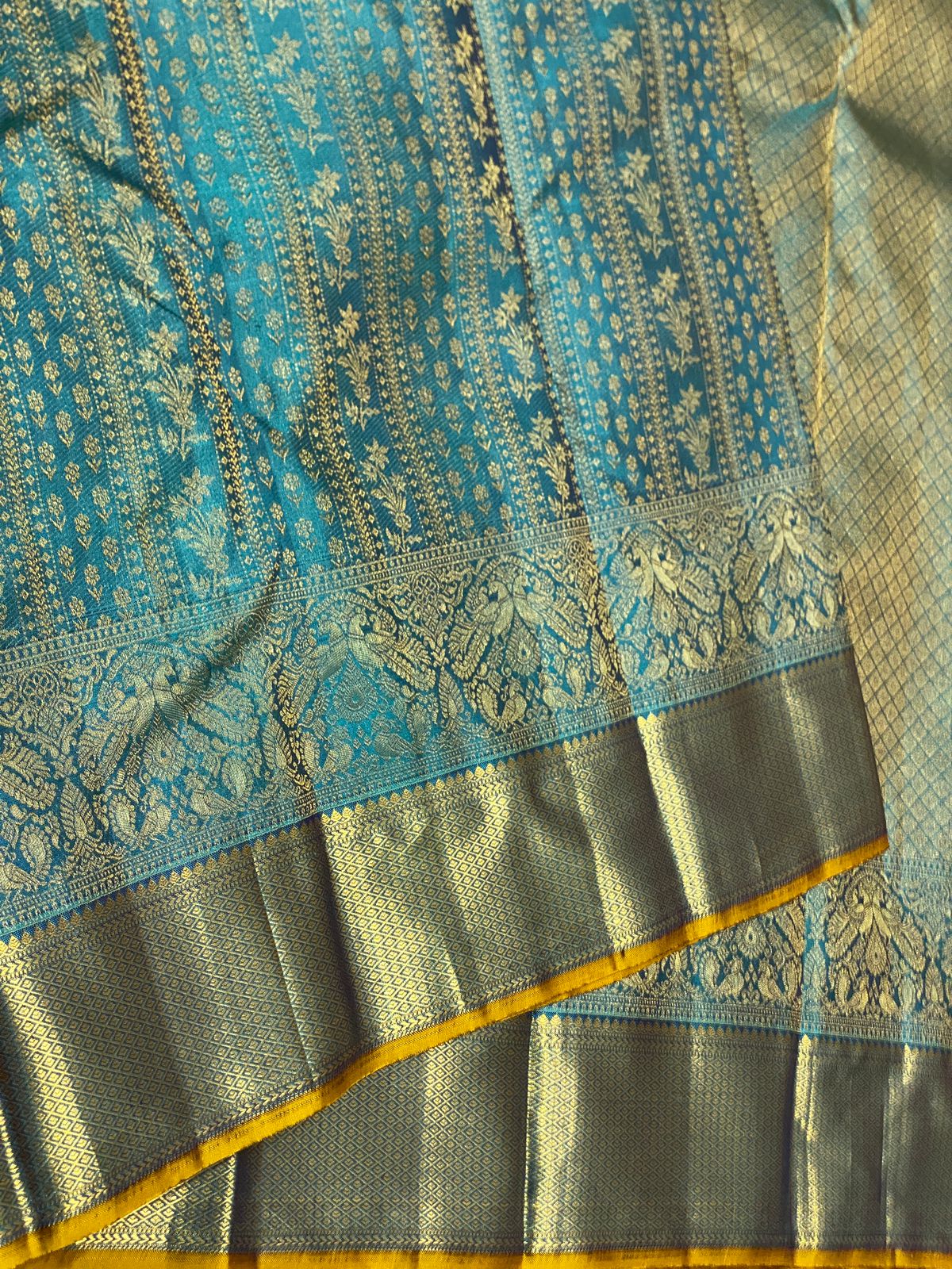 zari sket border zari brocade with contrast design blouse