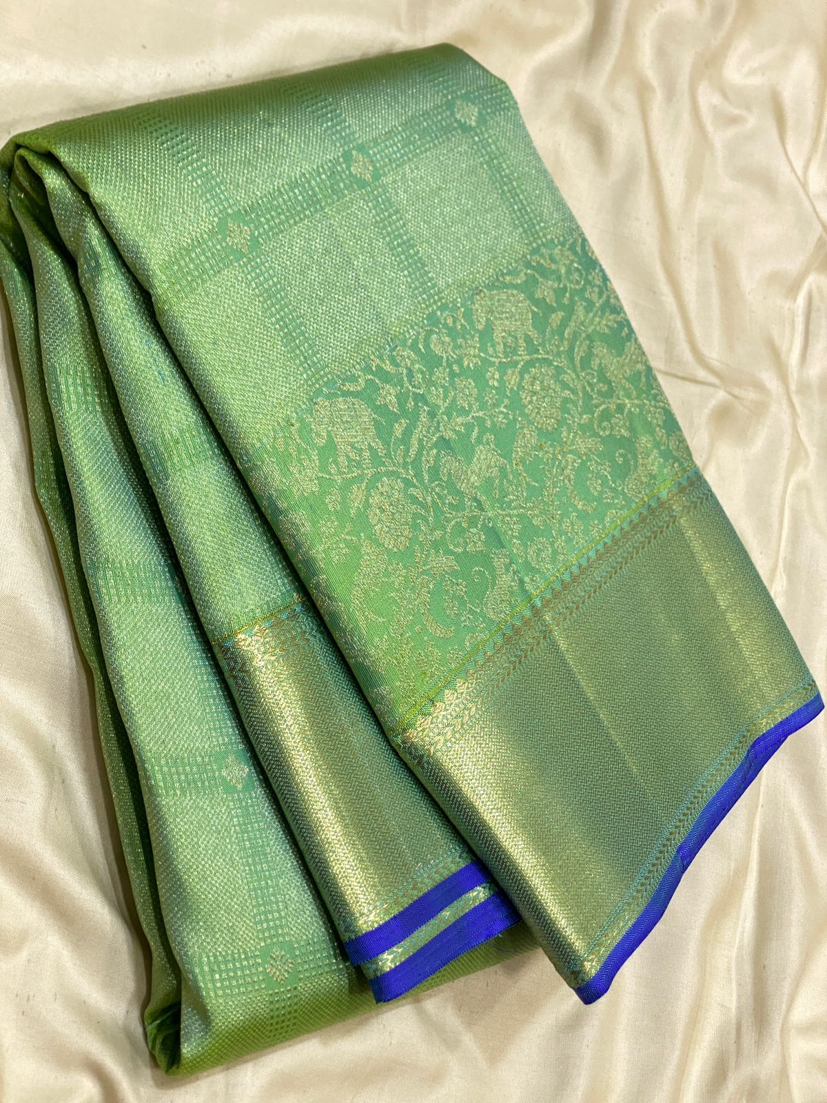 zari sket border zari brocade with contrast design blouse