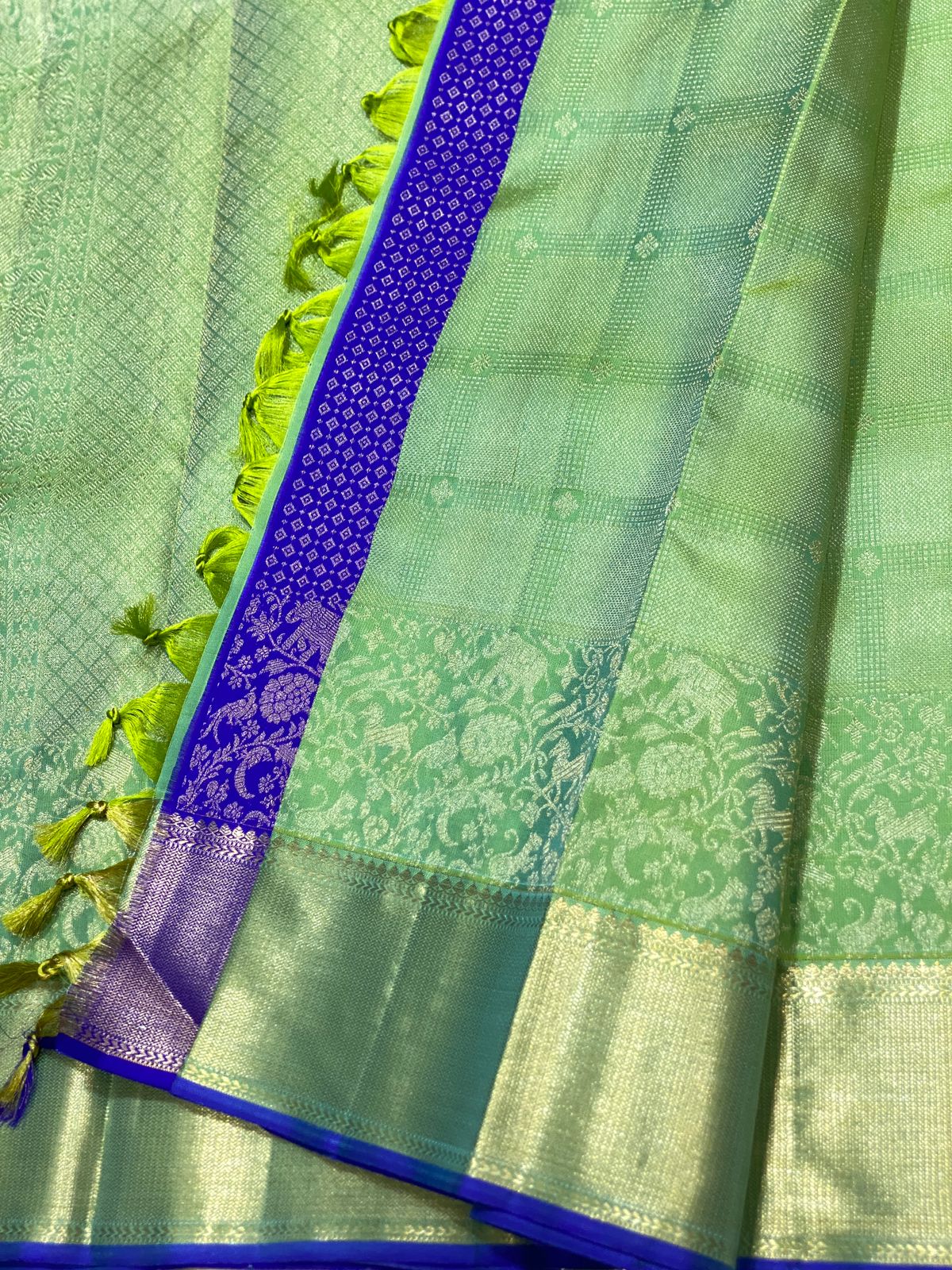 zari sket border zari brocade with contrast design blouse