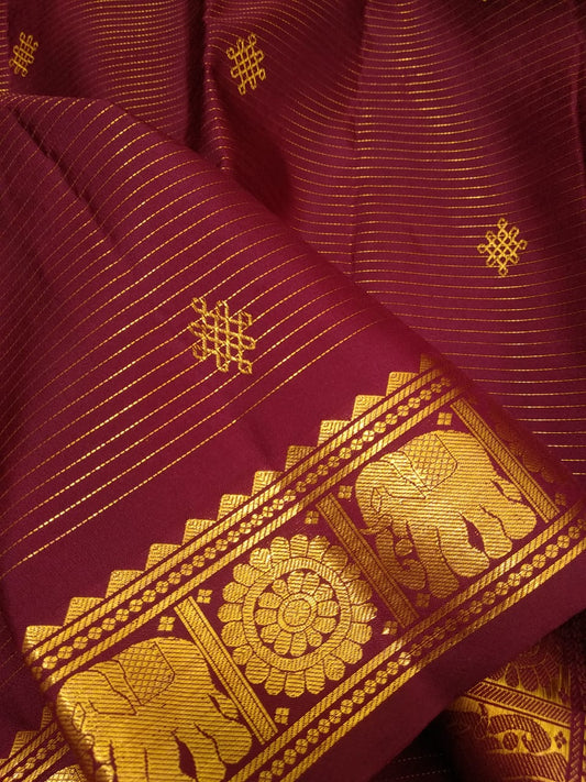 Rangoli butties with Vairaooshi. This is a wonderful famous Kanchipuram pure silk hand woven by excellent weavers with Vairaooshi and rich pallu with beautiful color combinations.