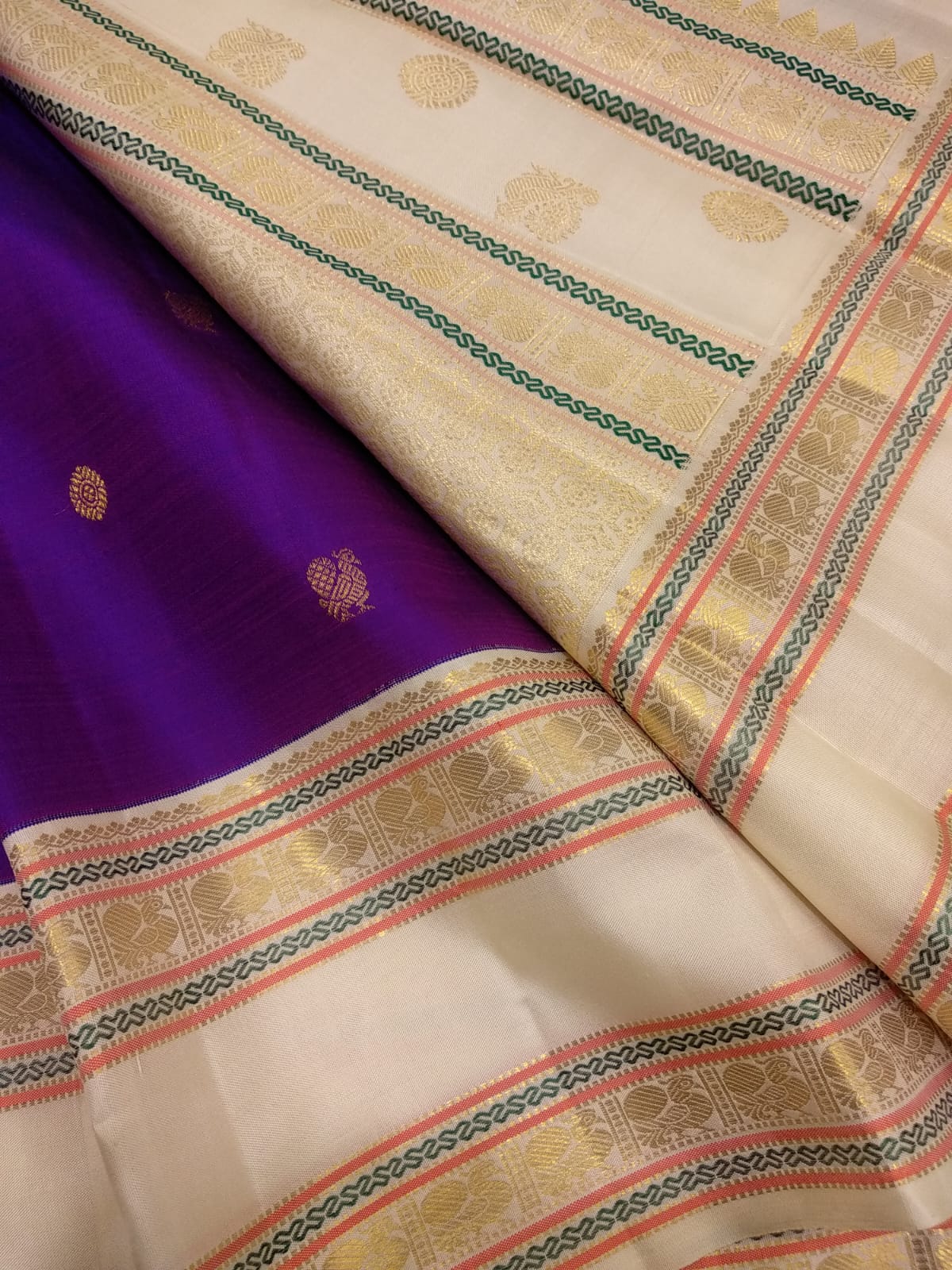 Traditional Korvai Borders with Butties on Body