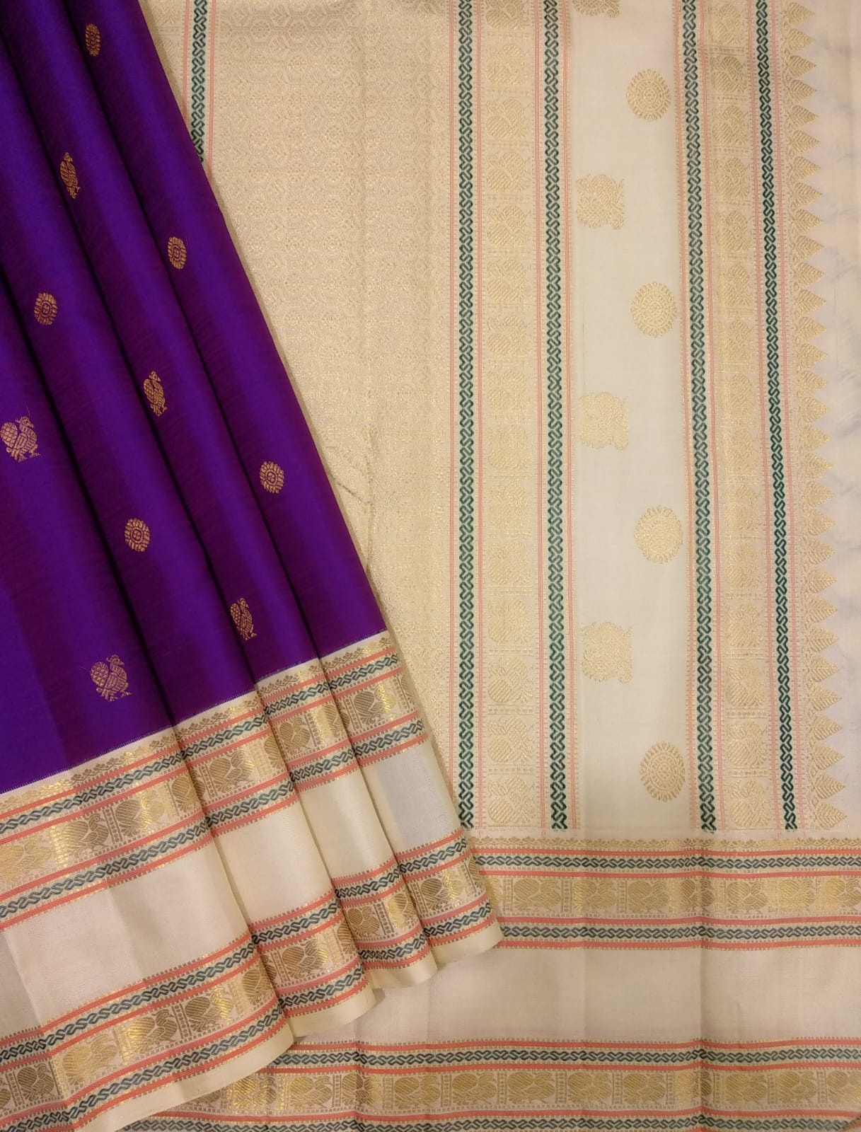 Traditional Korvai Borders with Butties on Body
