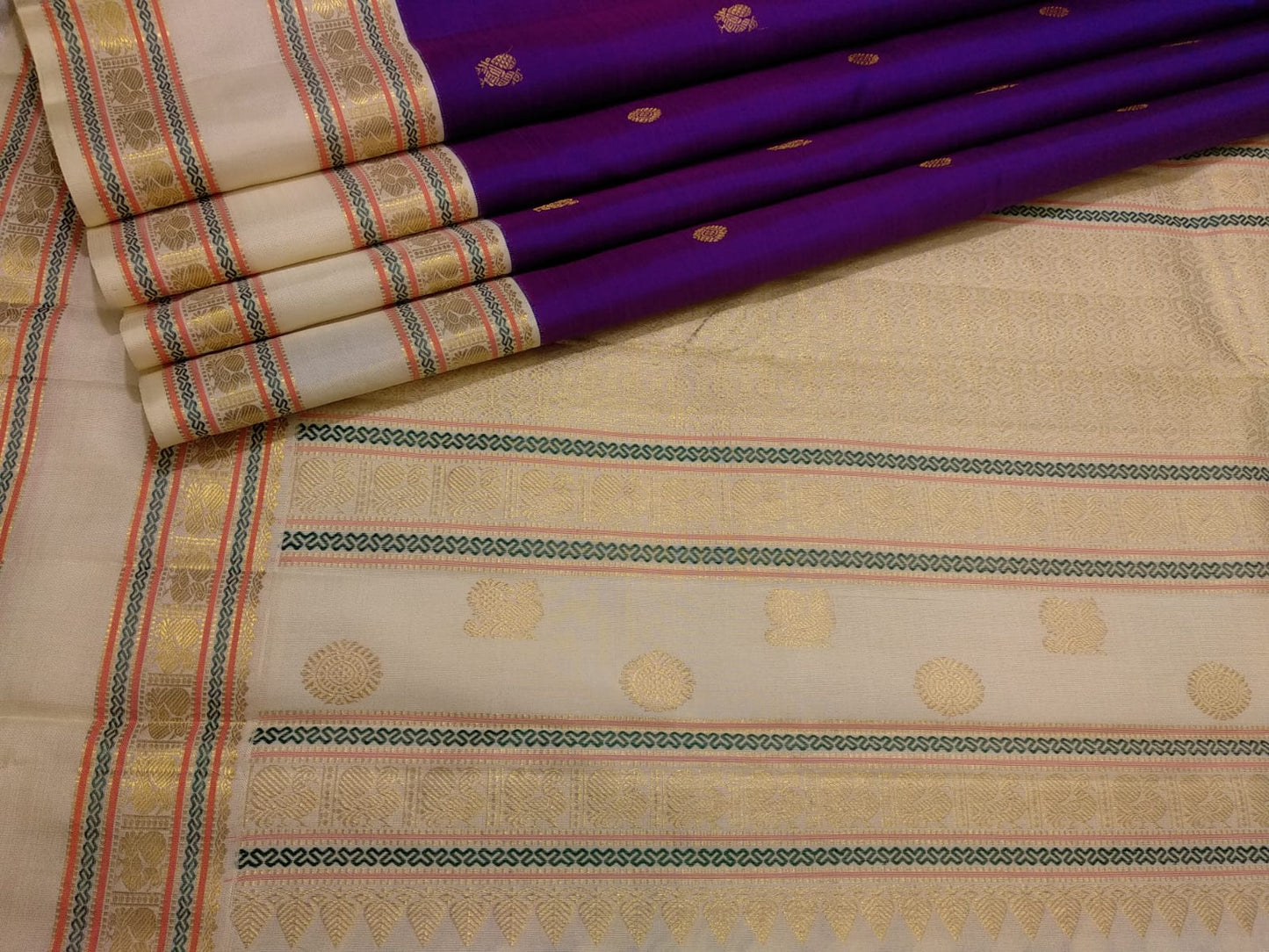 Traditional Korvai Borders with Butties on Body