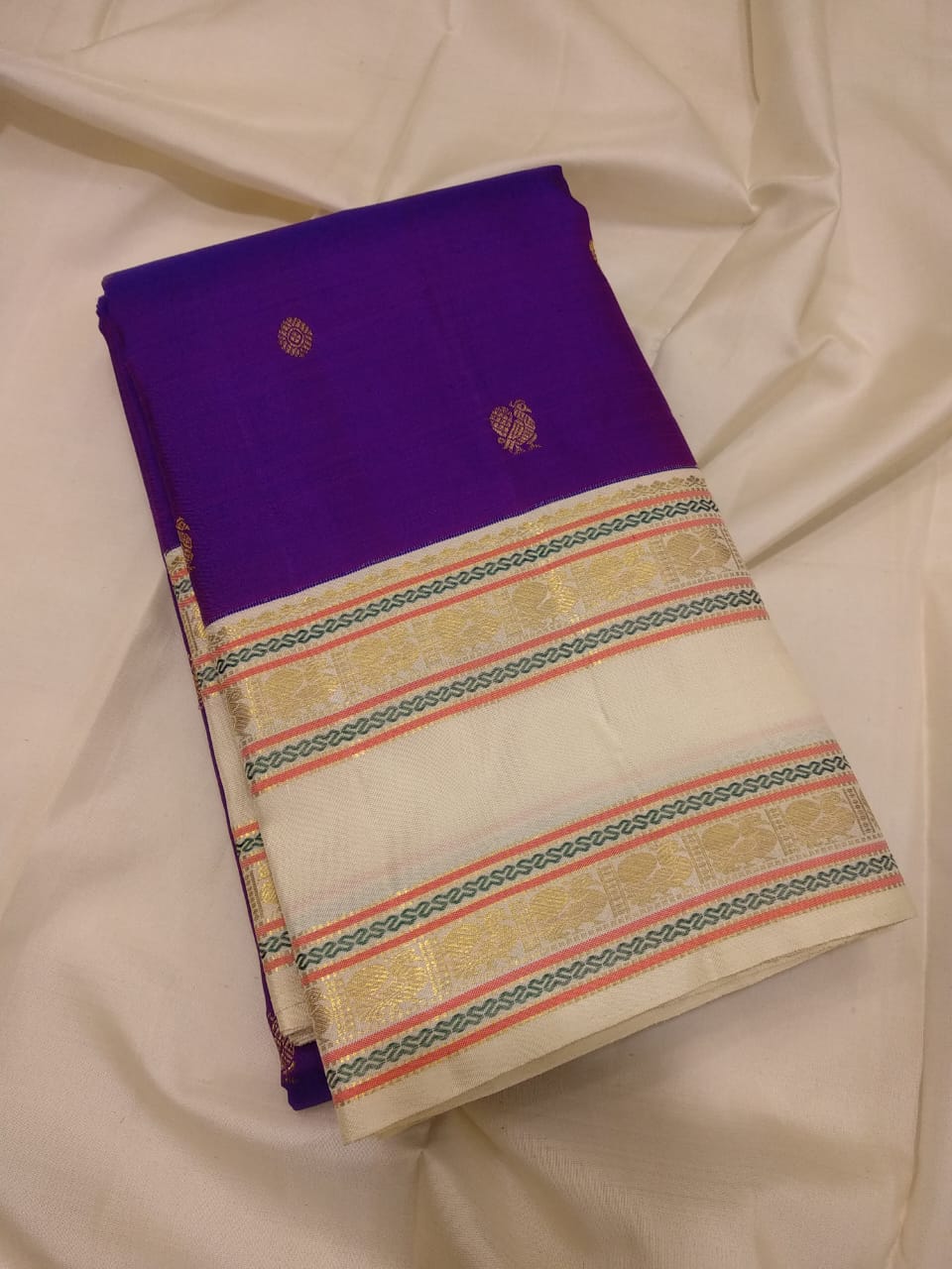 Traditional Korvai Borders with Butties on Body