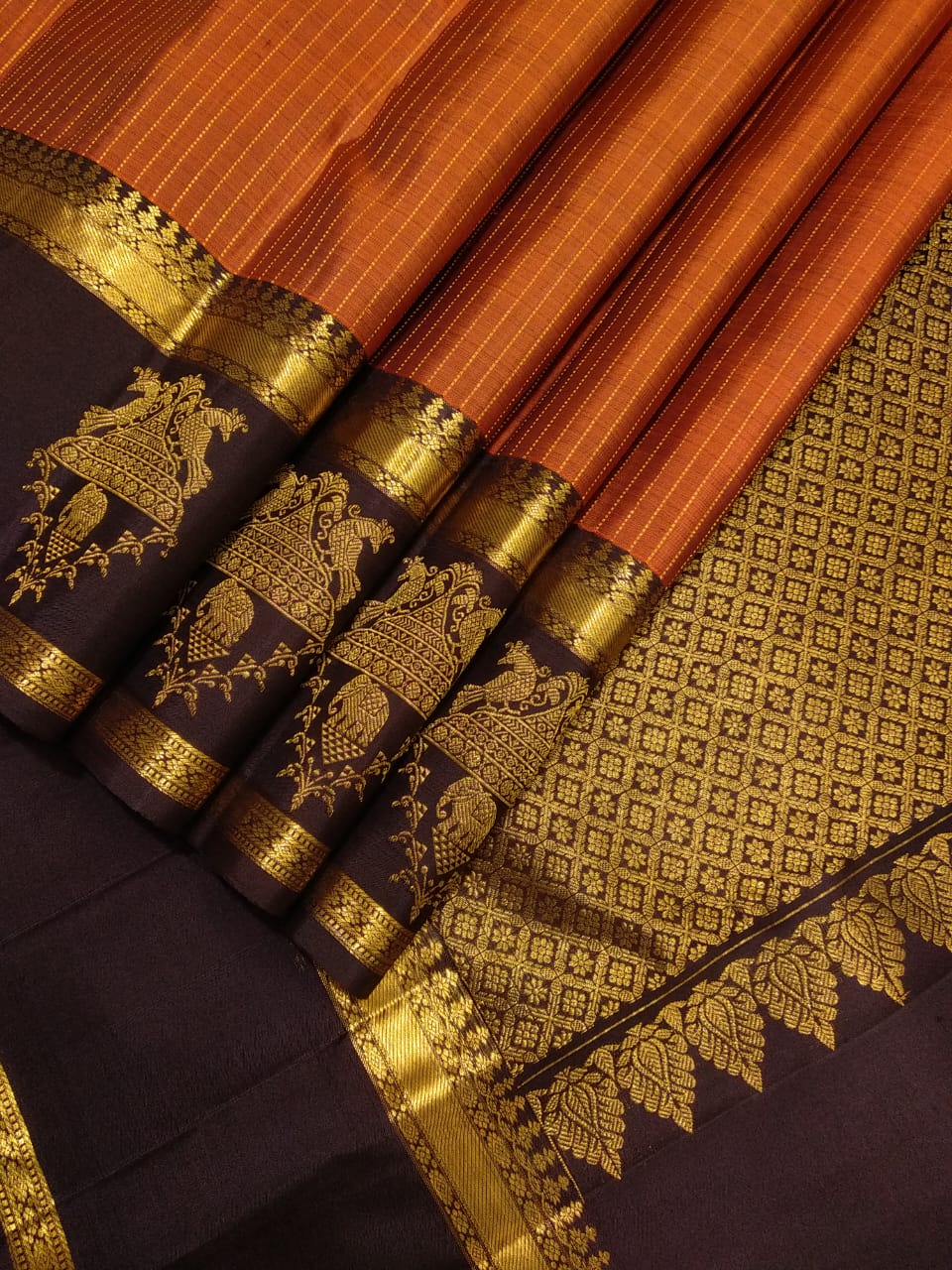Vintage collections, Royal & Classic Rettai pet Borders with turning butta on Border