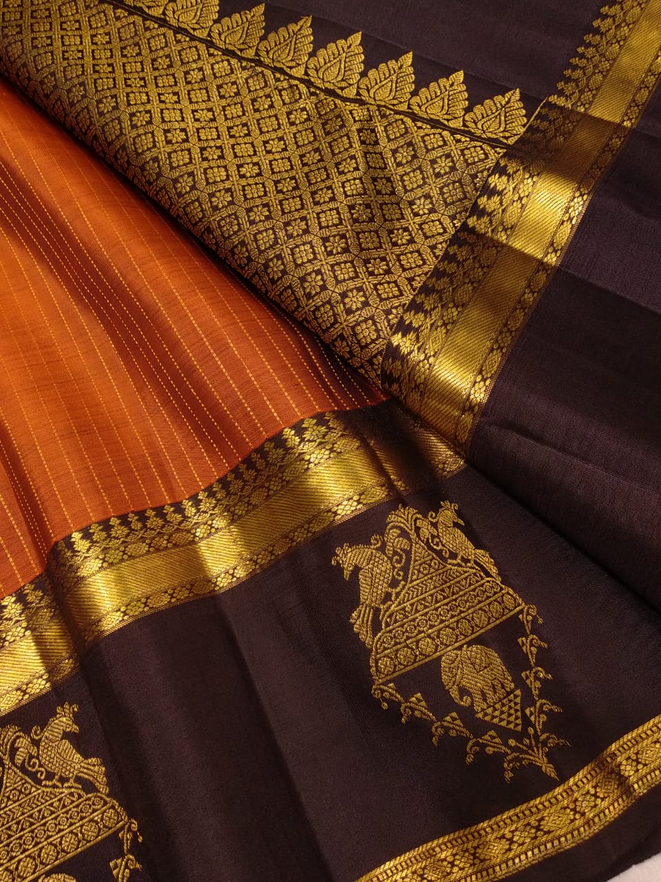 Vintage collections, Royal & Classic Rettai pet Borders with turning butta on Border