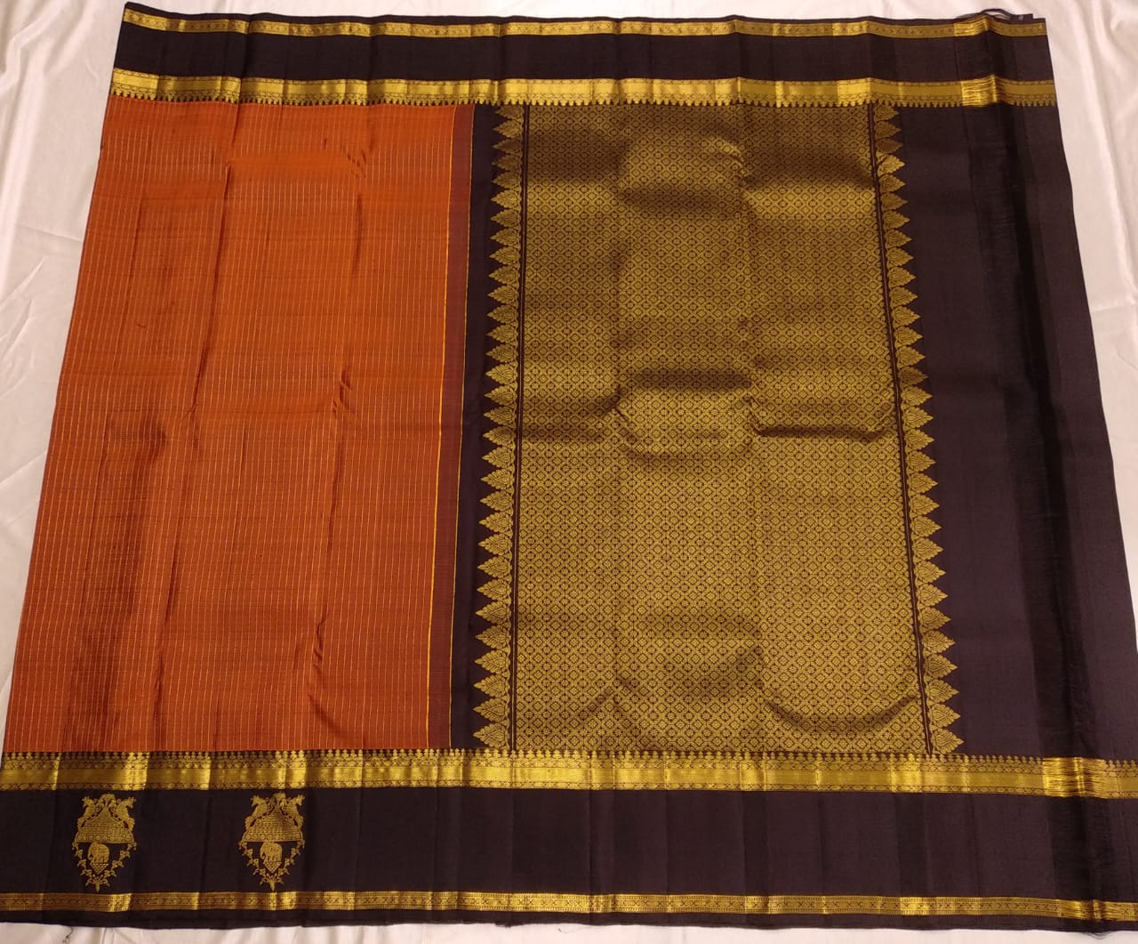 Vintage collections, Royal & Classic Rettai pet Borders with turning butta on Border