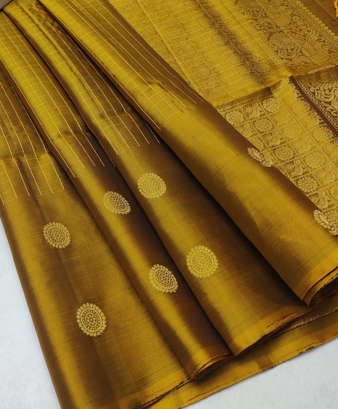 Kattaas Traditional Zari checks with retta pet border