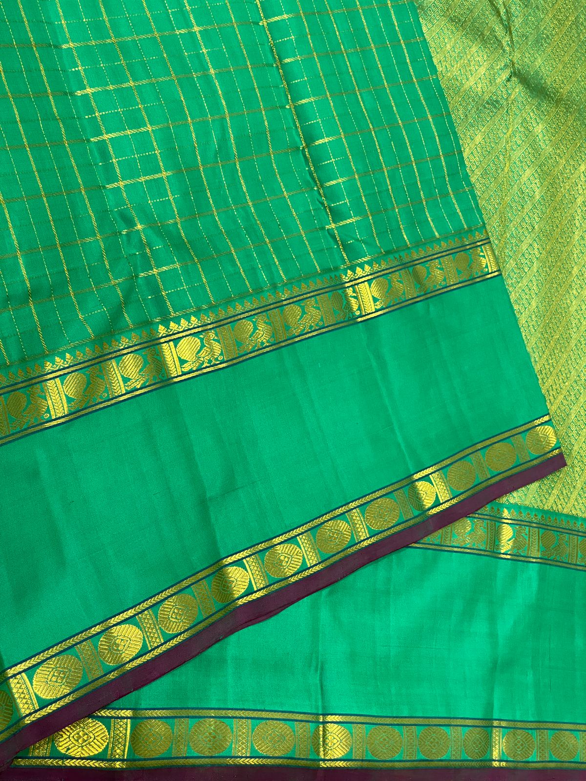 Kattaas 2g zari double border vaira oosi beldari fancy checks