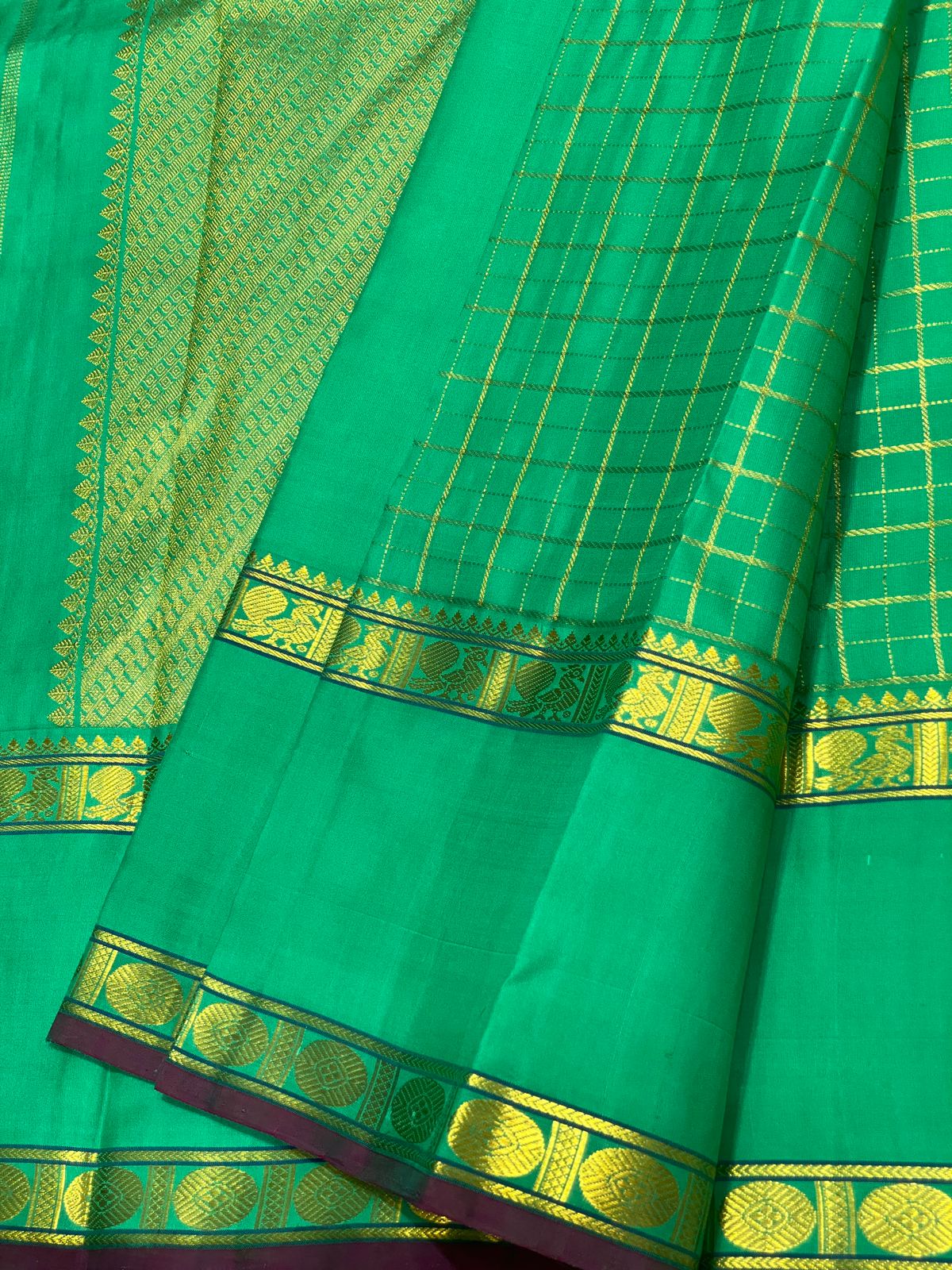 Kattaas 2g zari double border vaira oosi beldari fancy checks