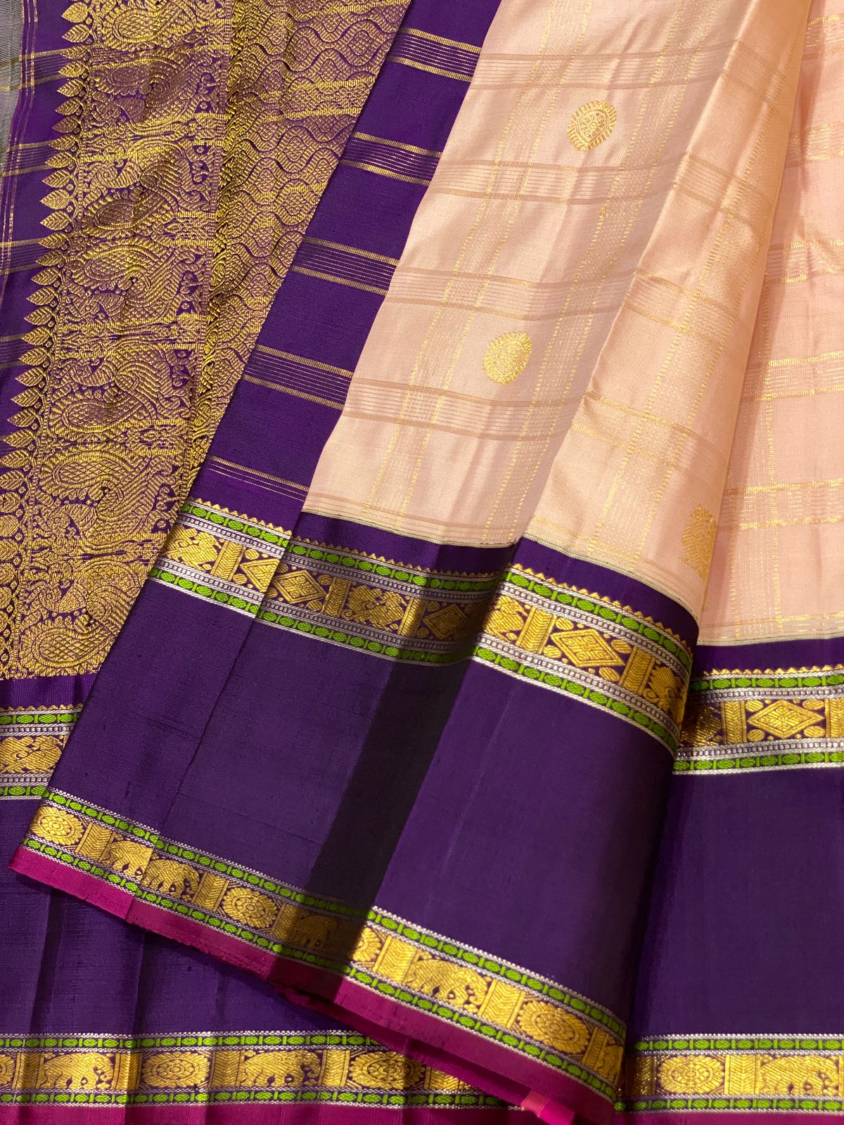 Kattaas 2g zari contrast double border vaira oosi check butta