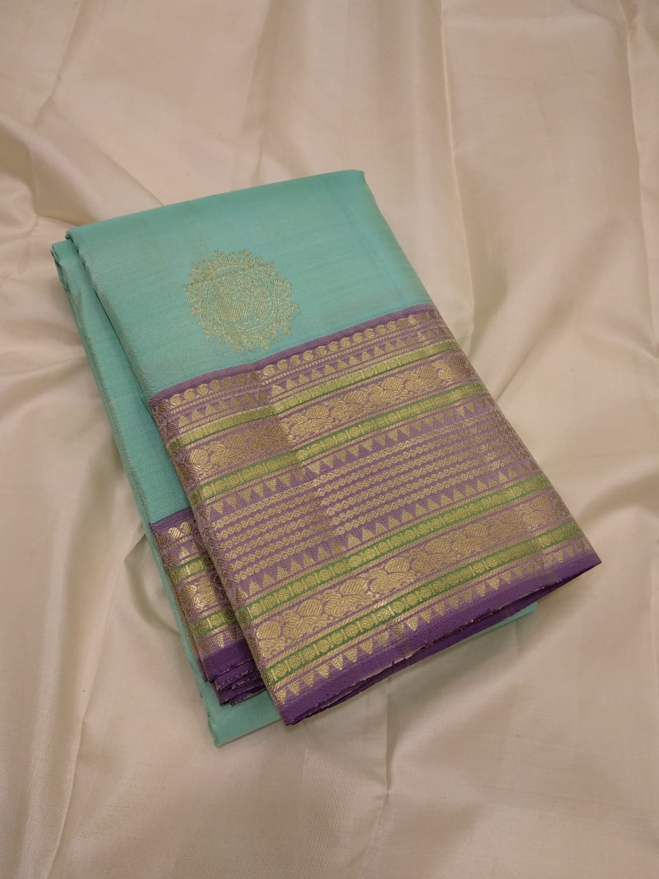 Kattaas Classic & Traditional Kanchipuram  Handwoven Silk Saree,  Beautiful Borders & butta with Grand Pallu.