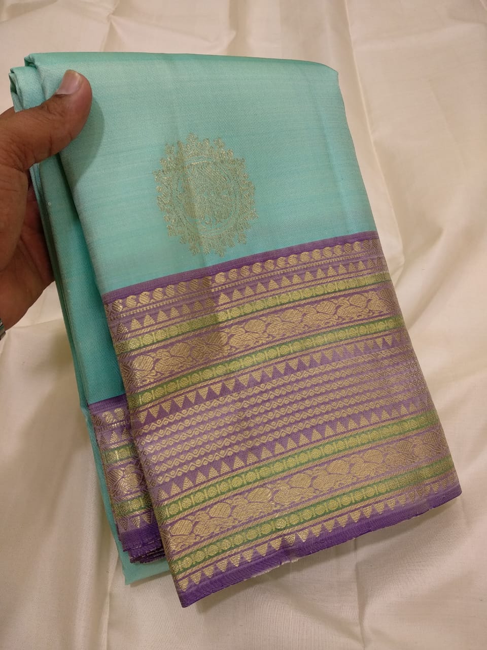 Kattaas Classic & Traditional Kanchipuram  Handwoven Silk Saree,  Beautiful Borders & butta with Grand Pallu.