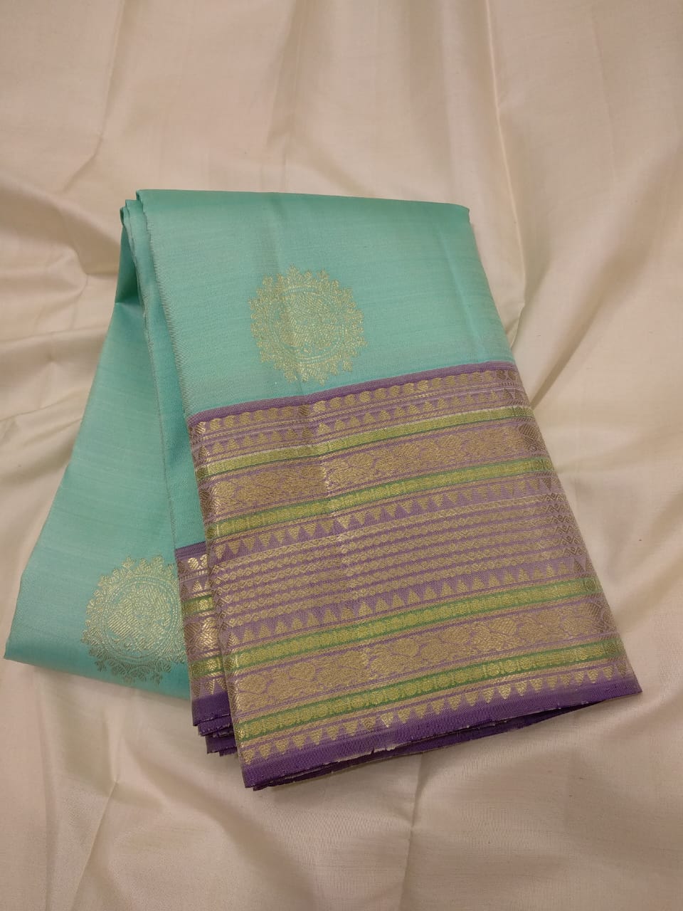 Kattaas Classic & Traditional Kanchipuram  Handwoven Silk Saree,  Beautiful Borders & butta with Grand Pallu.