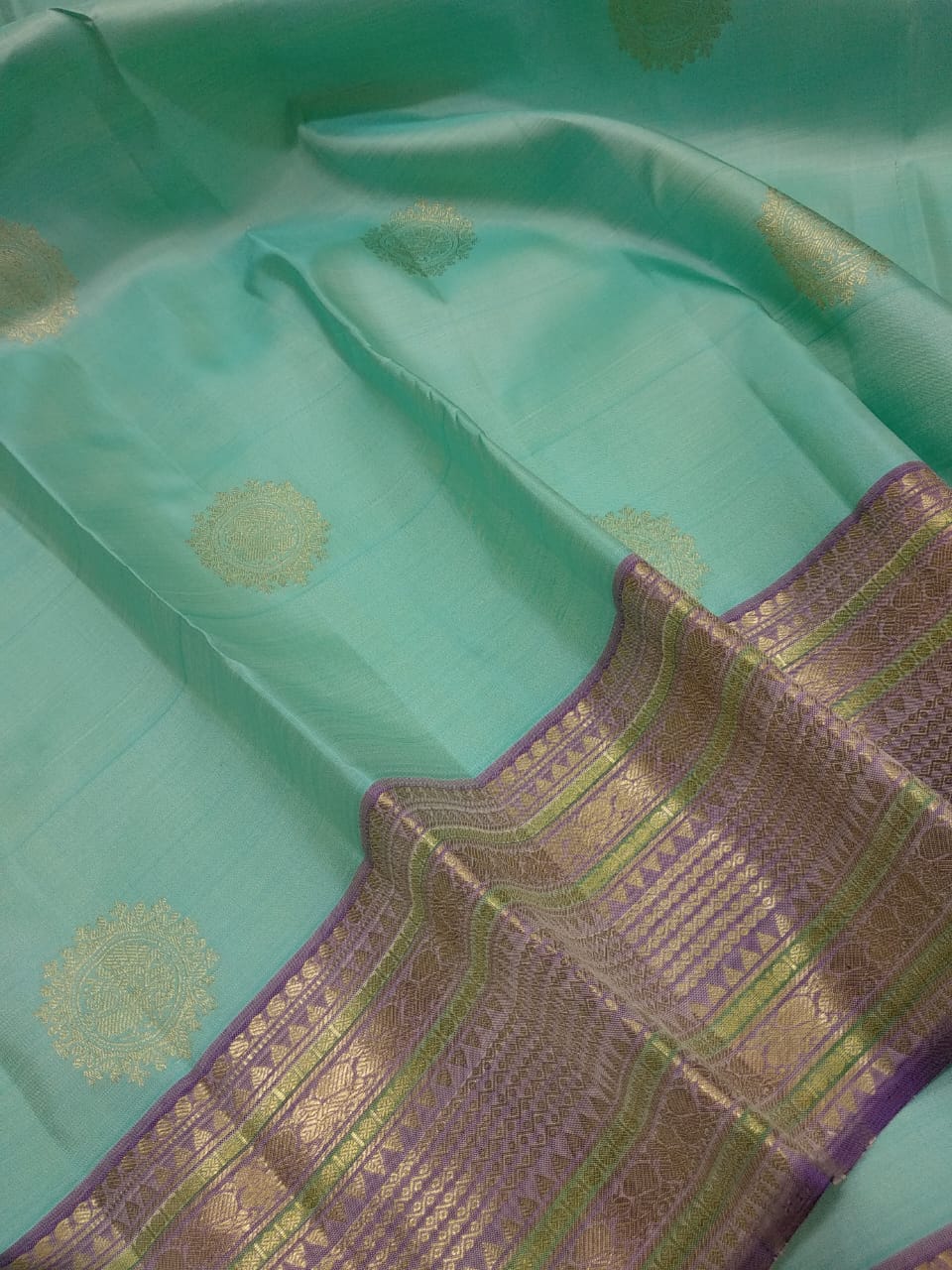 Kattaas Classic & Traditional Kanchipuram  Handwoven Silk Saree,  Beautiful Borders & butta with Grand Pallu.