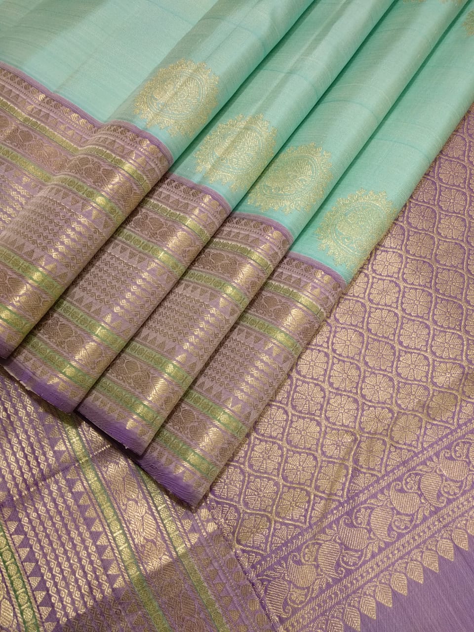 Kattaas Classic & Traditional Kanchipuram  Handwoven Silk Saree,  Beautiful Borders & butta with Grand Pallu.