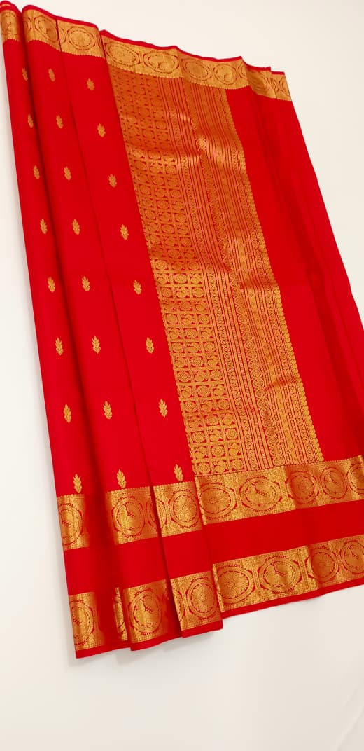 Traditional Kanchipuram  Silks in Rettai Pet Borders with Beautiful butties and Rich & Grand Pallu